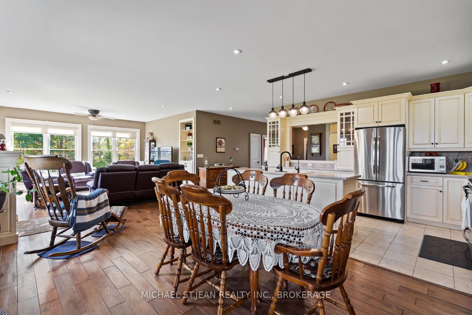 Photo 26 of 811 Effingham Street, Pelham, Fenwick — HOMEH