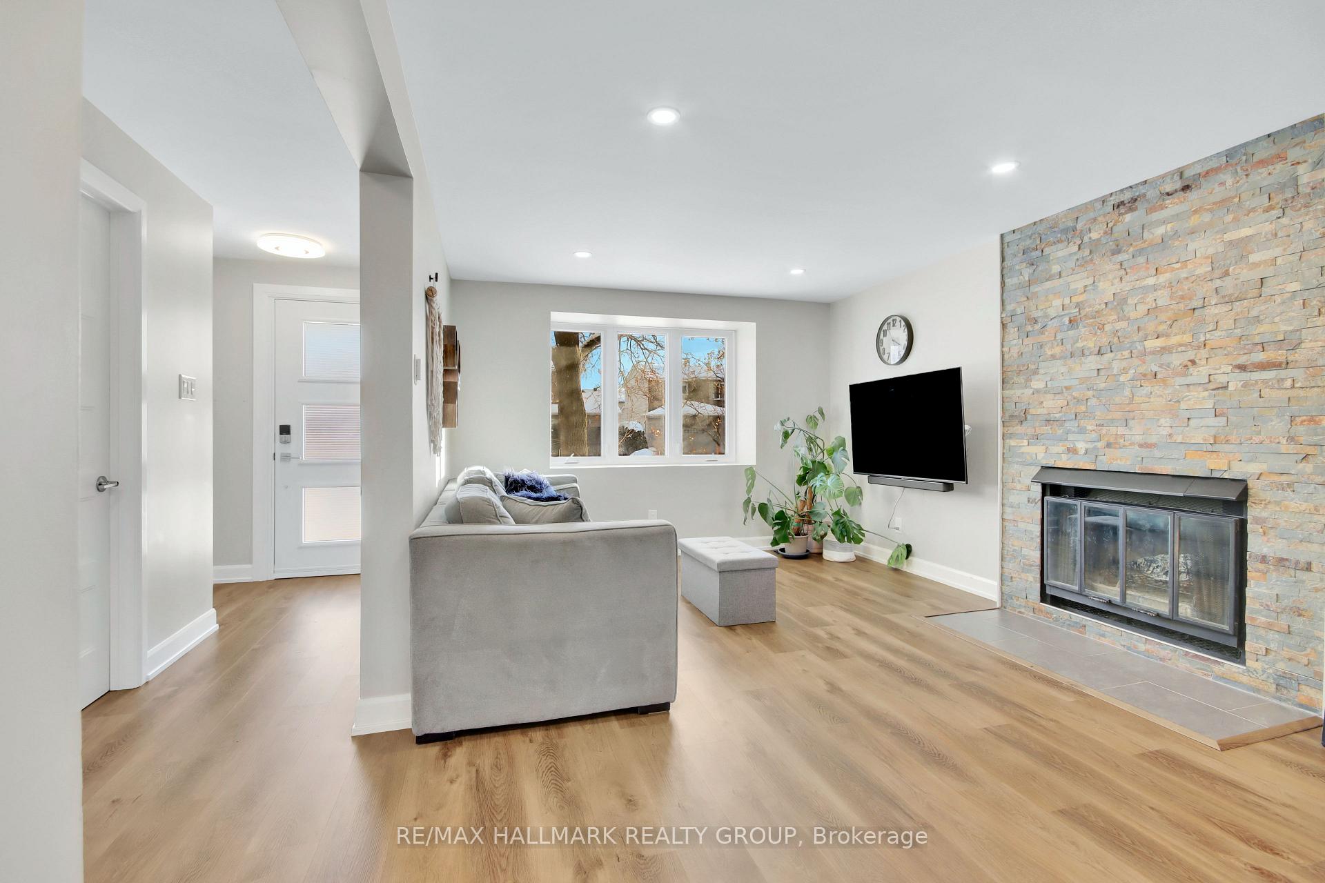 Photo 4 of 6103 Valley Field Crescent, Ottawa, Chapel Hill — HOMEH