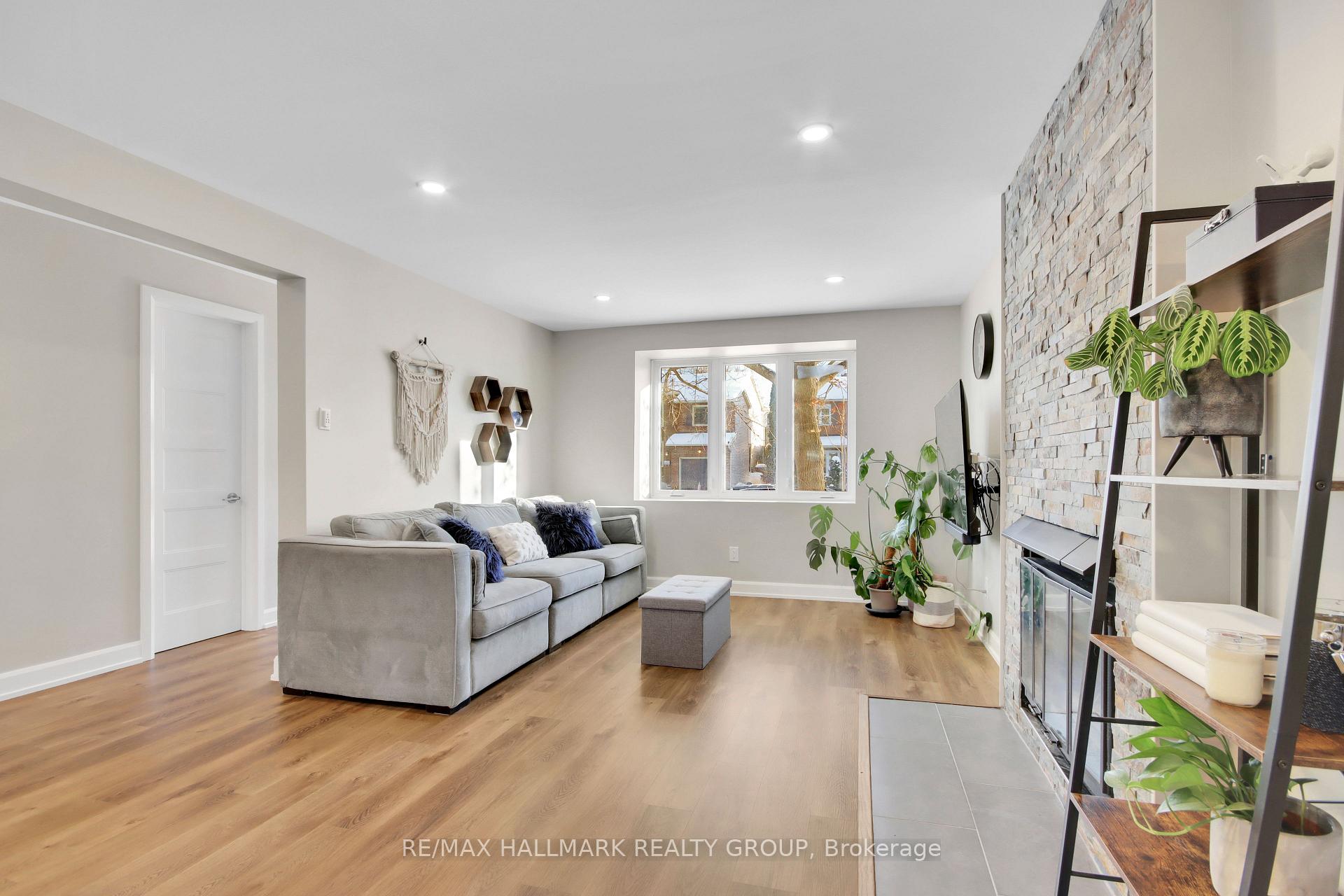 Photo 5 of 6103 Valley Field Crescent, Ottawa, Chapel Hill — HOMEH