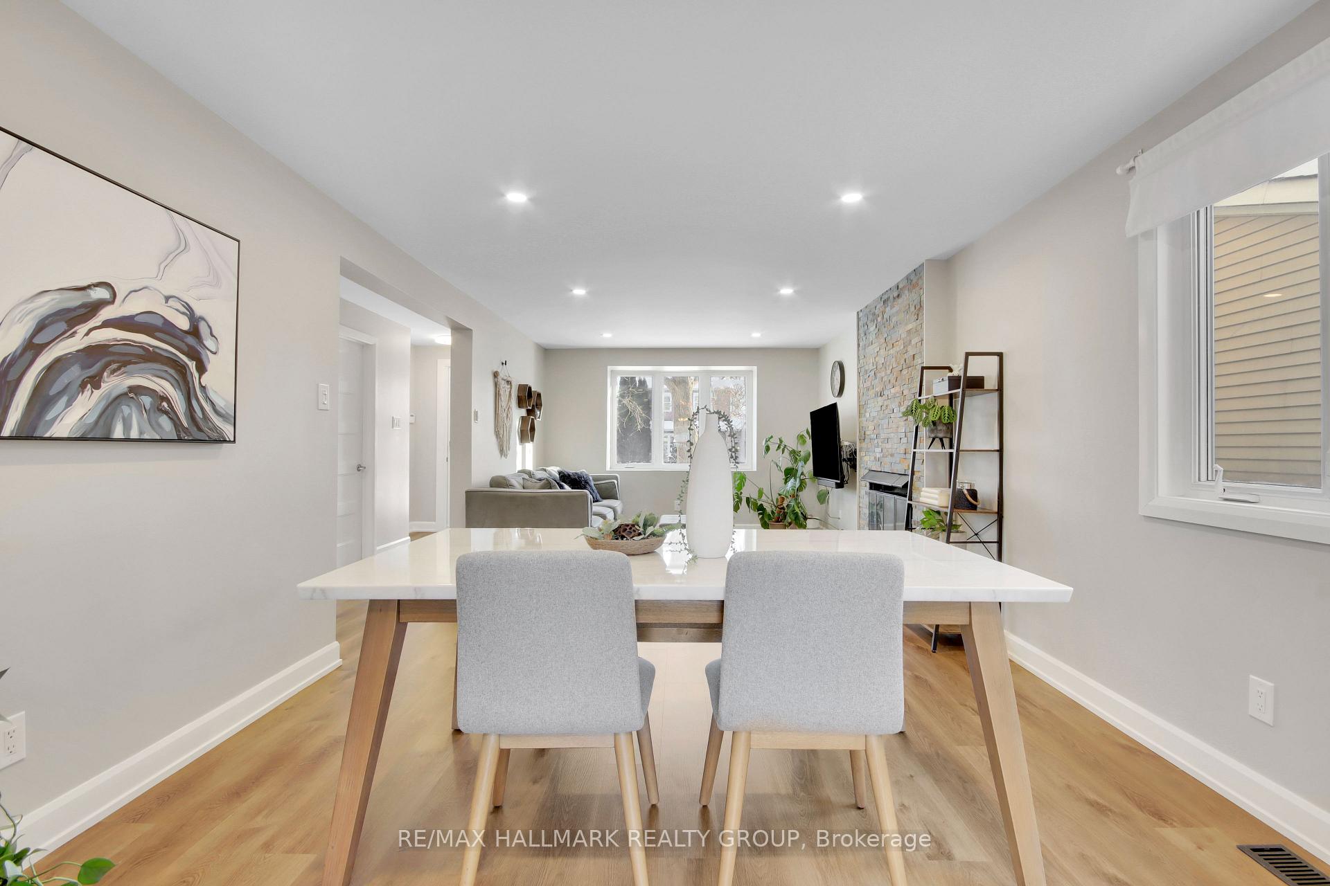 Photo 10 of 6103 Valley Field Crescent, Ottawa, Chapel Hill — HOMEH