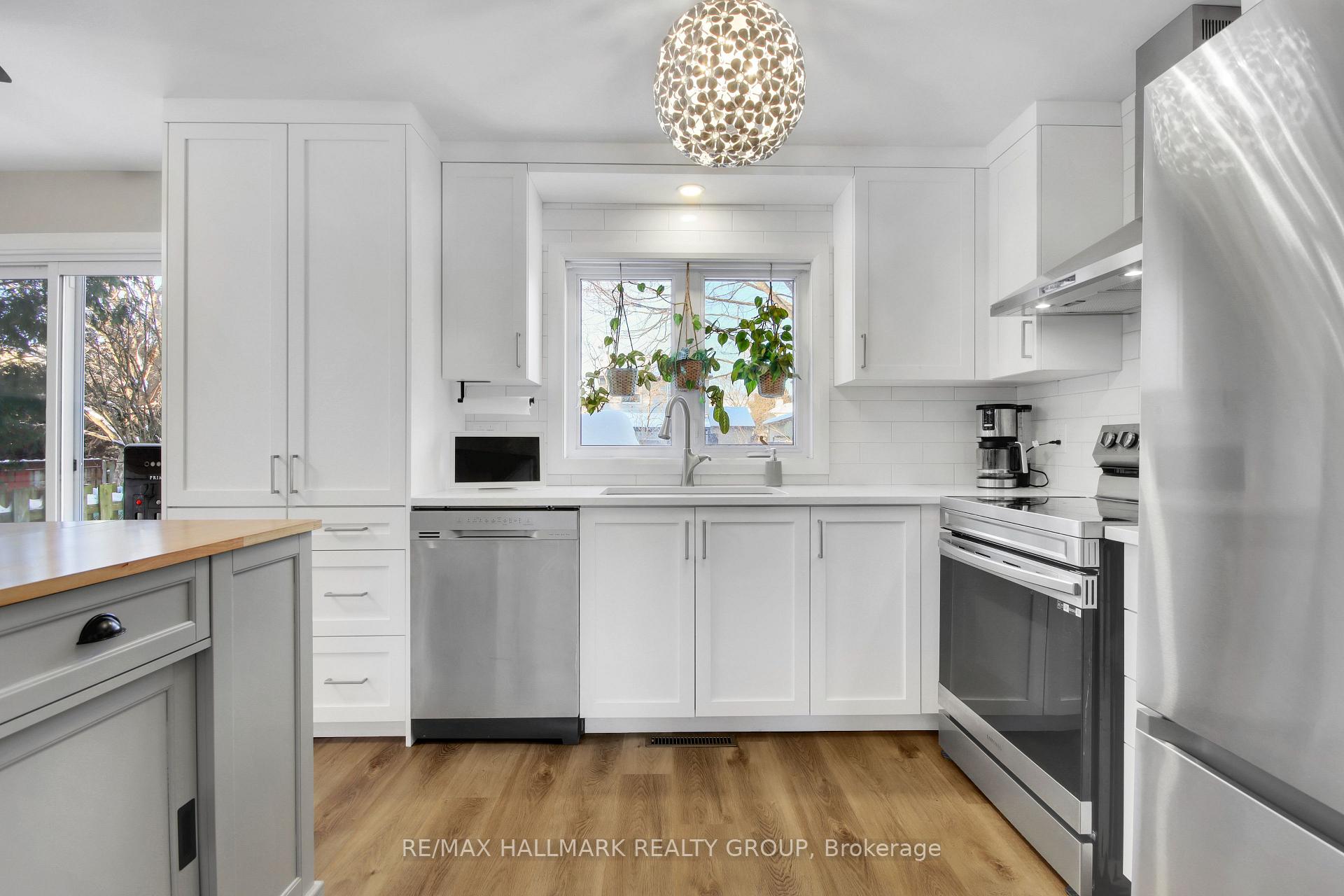 Photo 13 of 6103 Valley Field Crescent, Ottawa, Chapel Hill — HOMEH