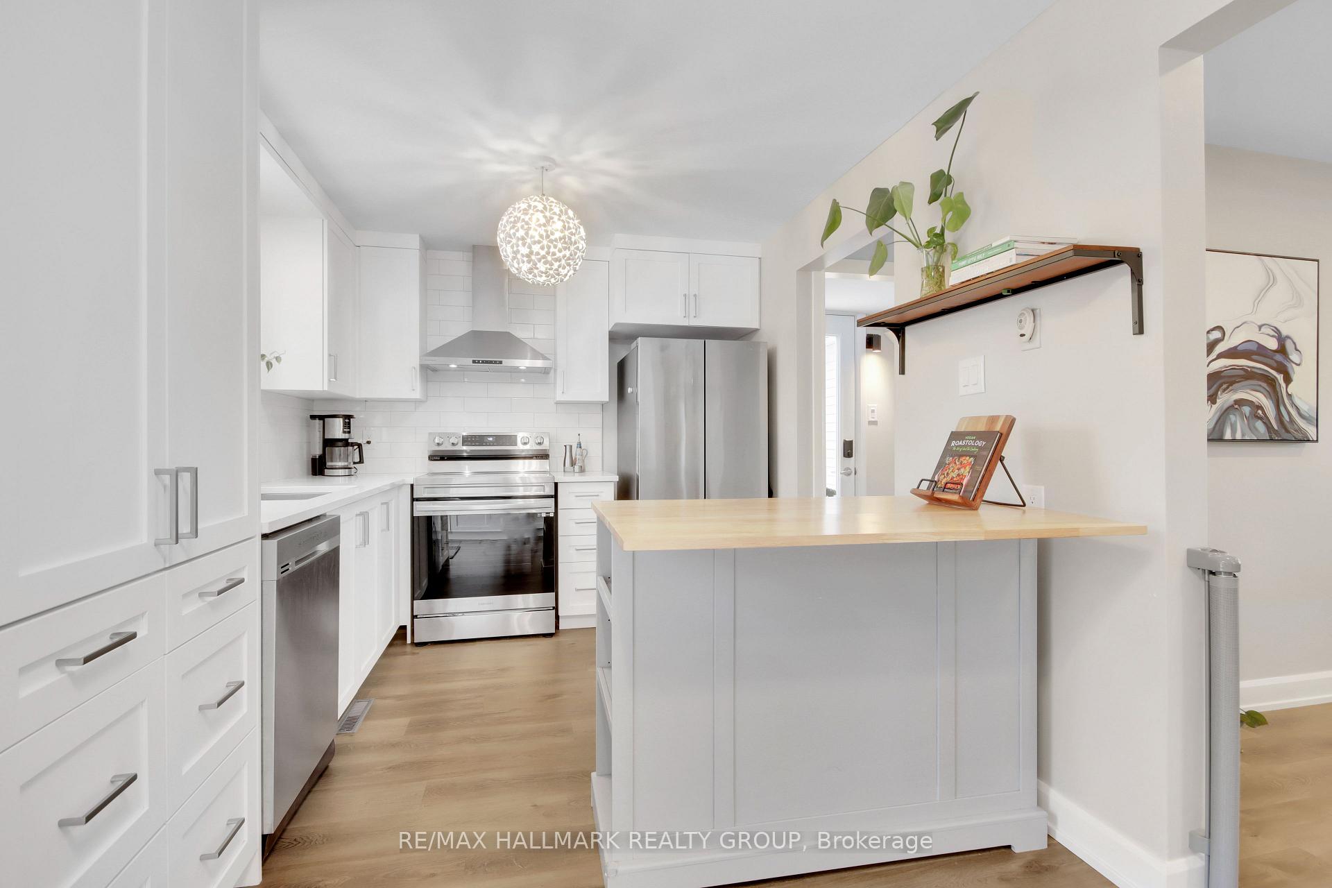 Photo 16 of 6103 Valley Field Crescent, Ottawa, Chapel Hill — HOMEH