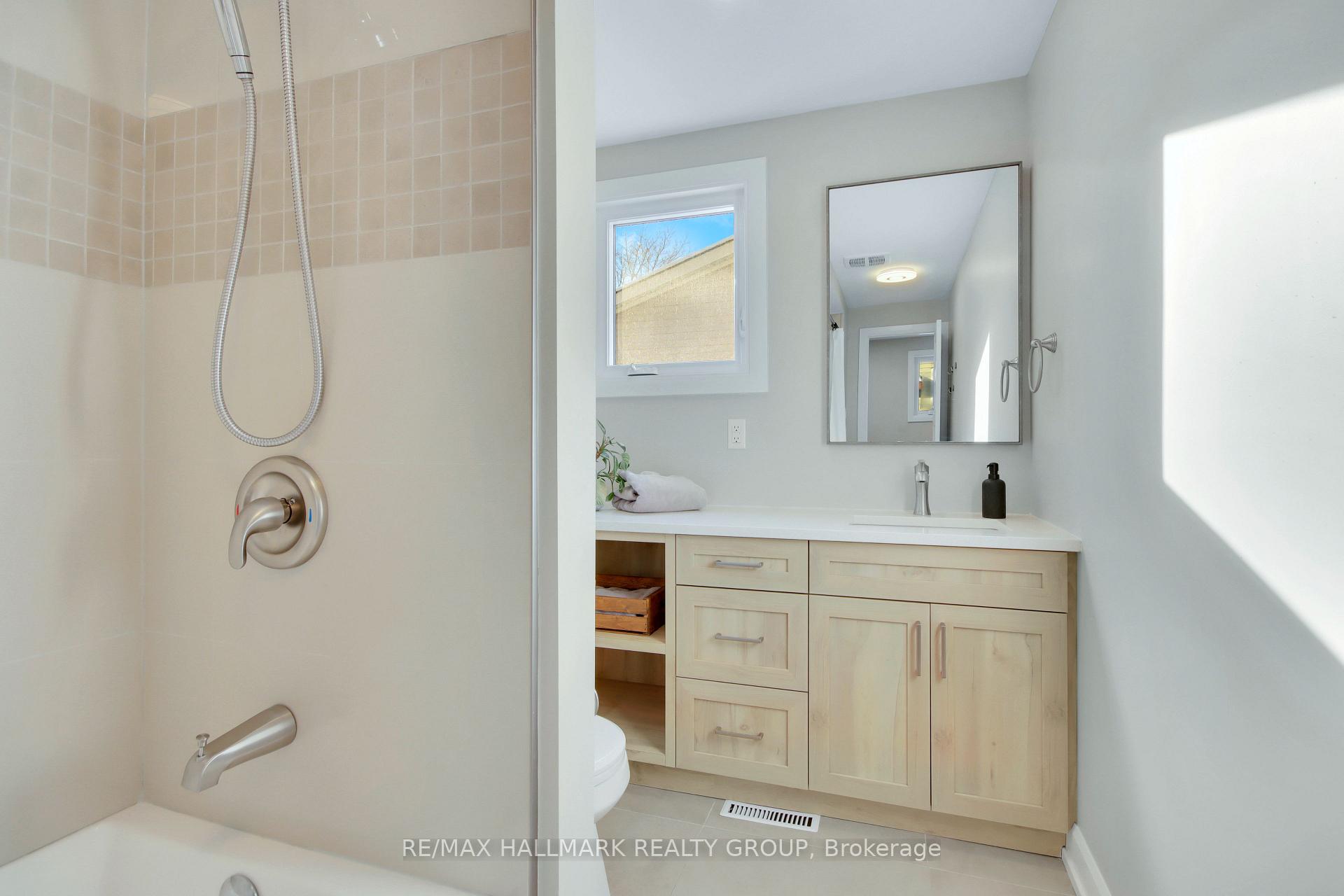 Photo 30 of 6103 Valley Field Crescent, Ottawa, Chapel Hill — HOMEH