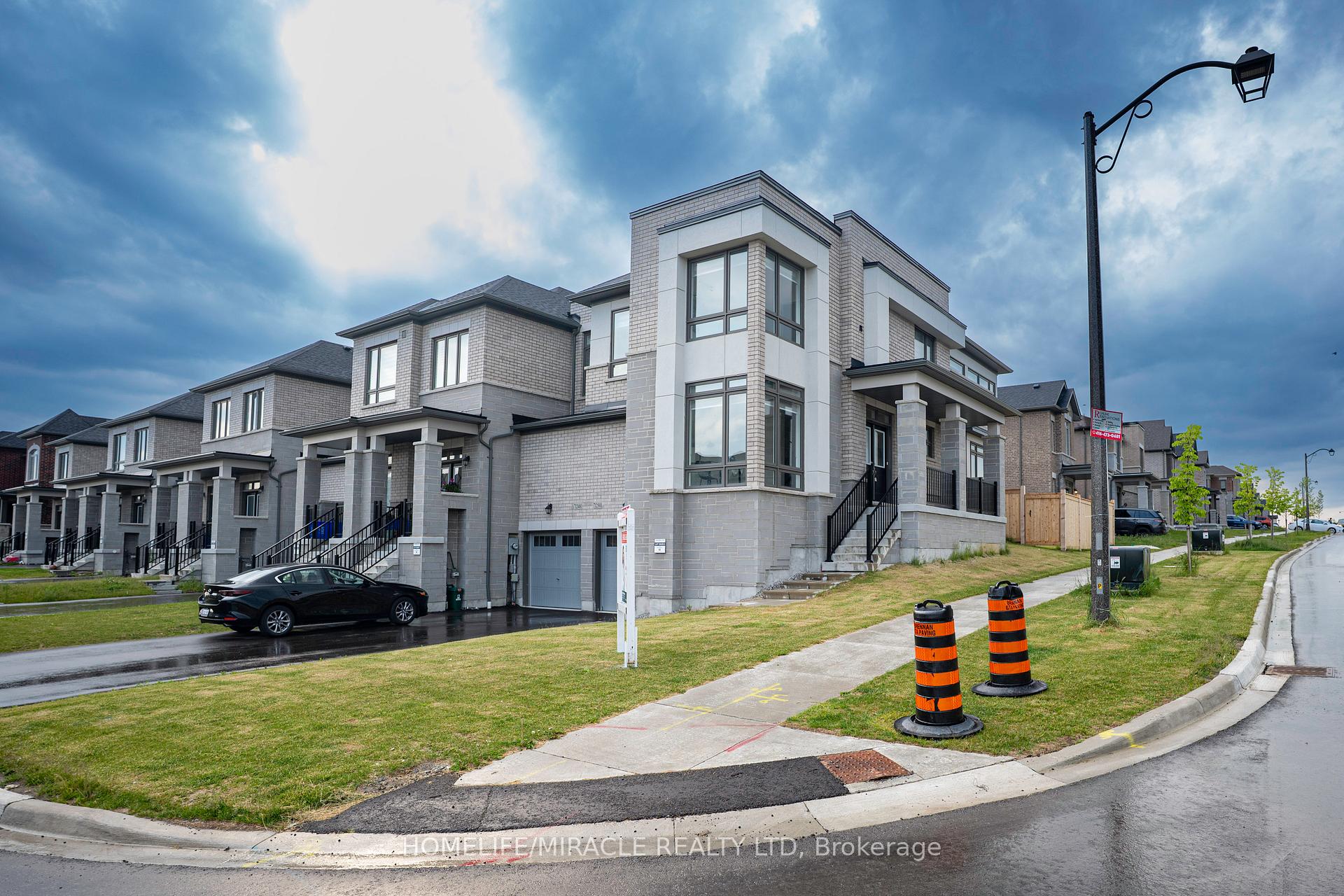 Photo 2 of 1250 Rexton Drive, Oshawa, Kedron — HOMEH
