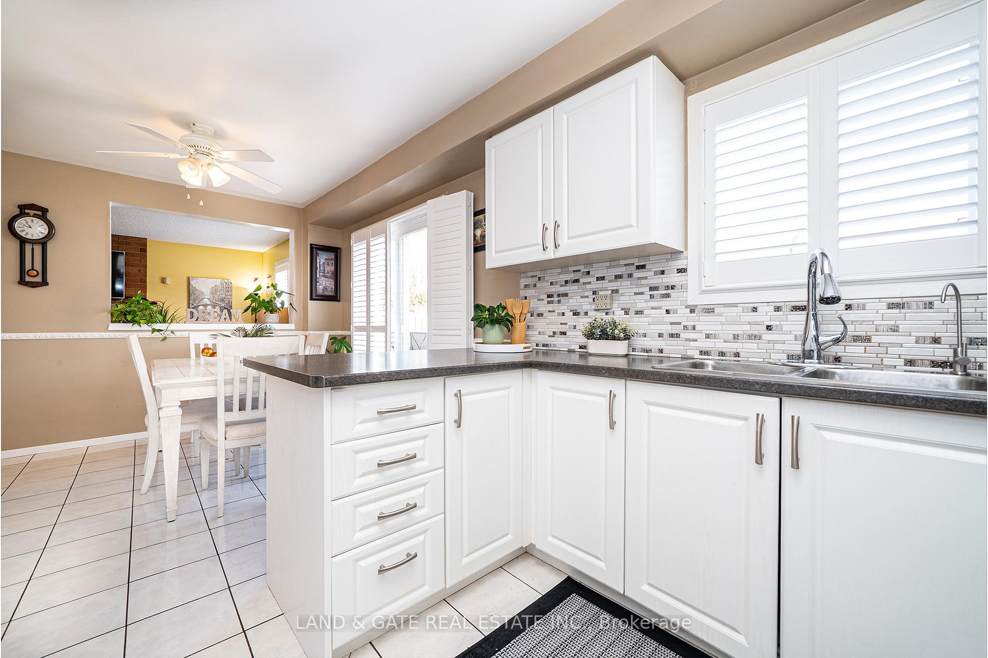 Photo 10 of 1301 Grovedale Court, Pickering, Liverpool — HOMEH