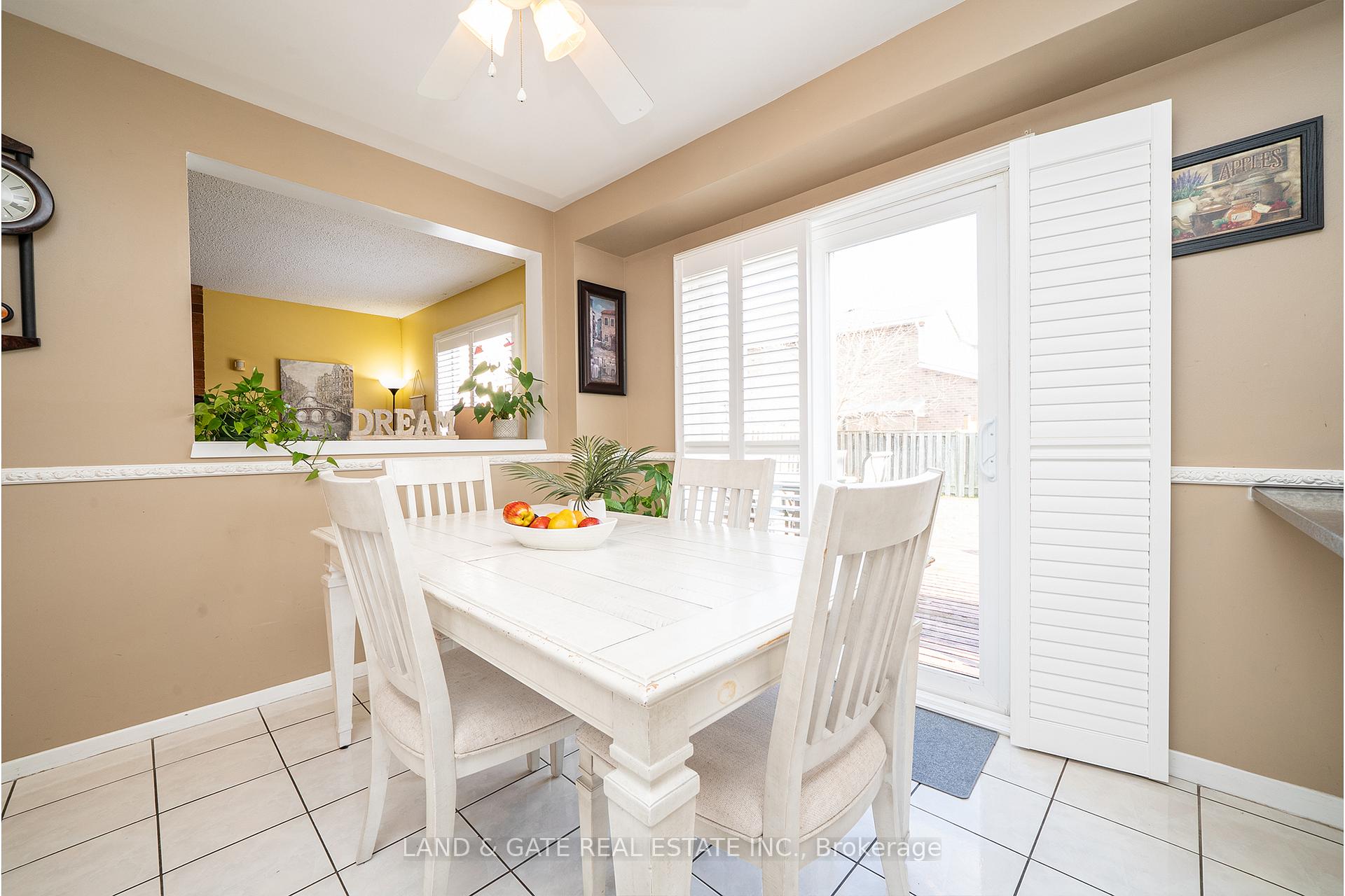Photo 11 of 1301 Grovedale Court, Pickering, Liverpool — HOMEH