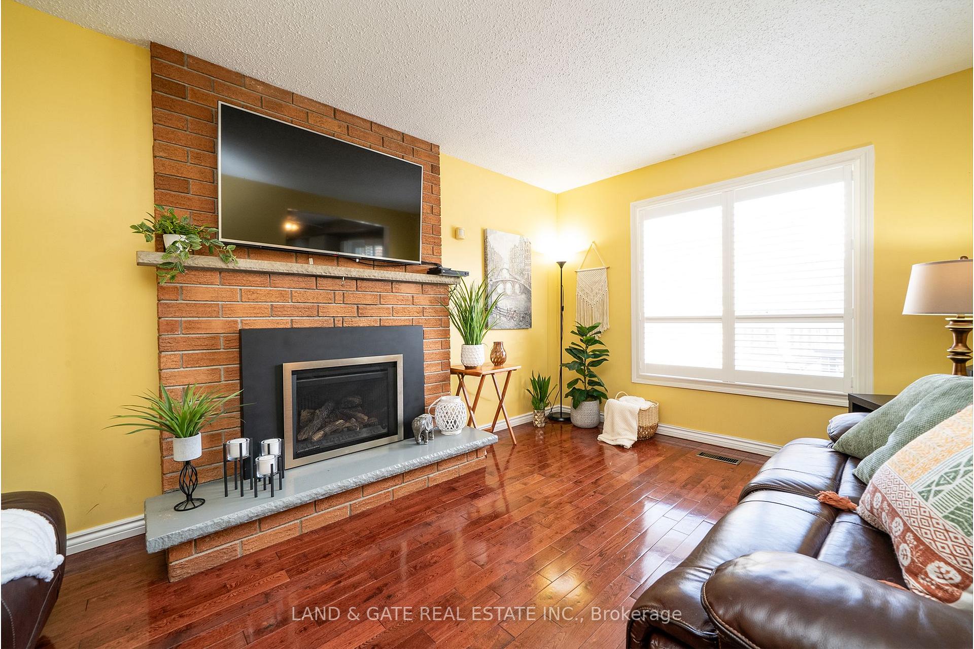 Photo 13 of 1301 Grovedale Court, Pickering, Liverpool — HOMEH