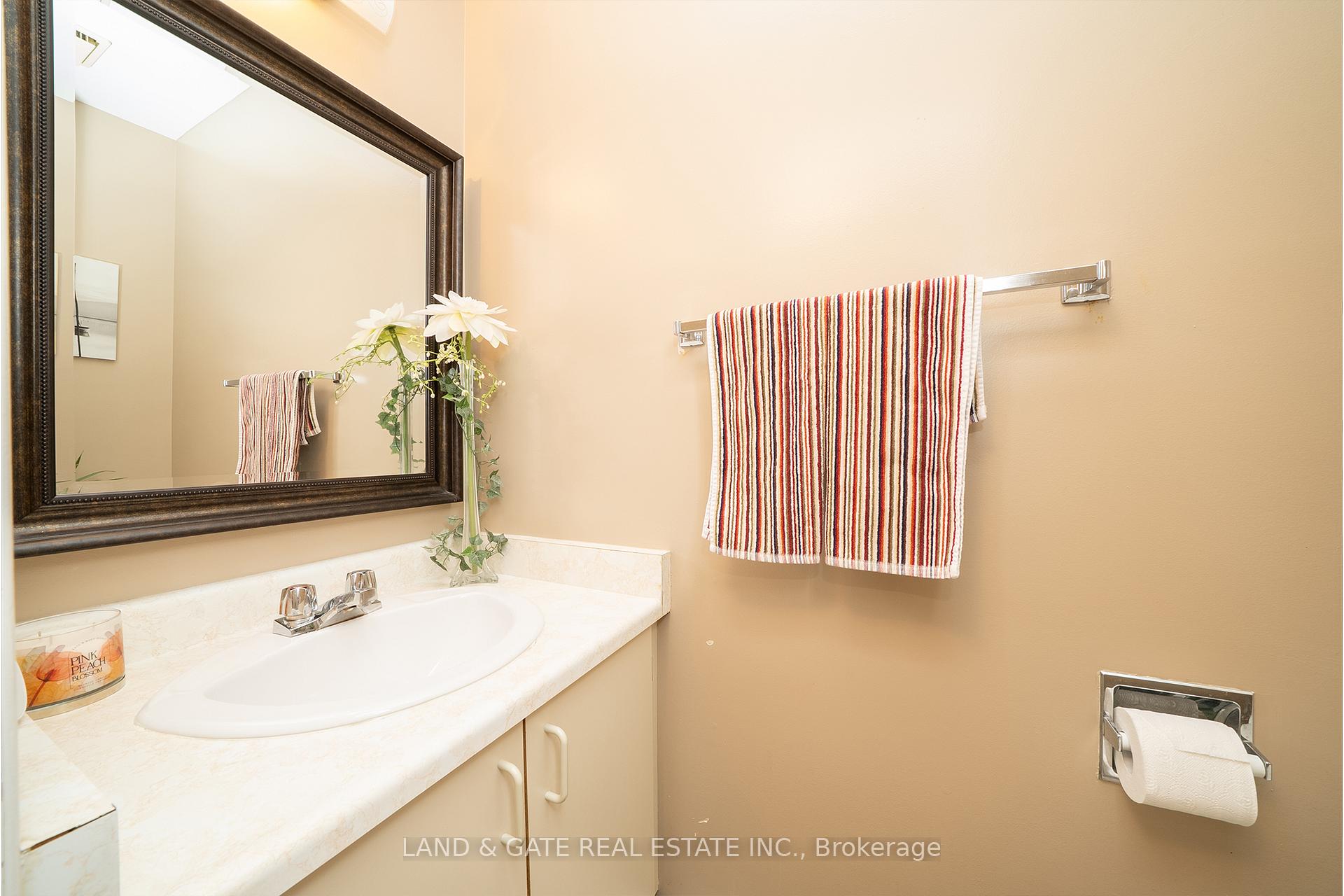 Photo 14 of 1301 Grovedale Court, Pickering, Liverpool — HOMEH
