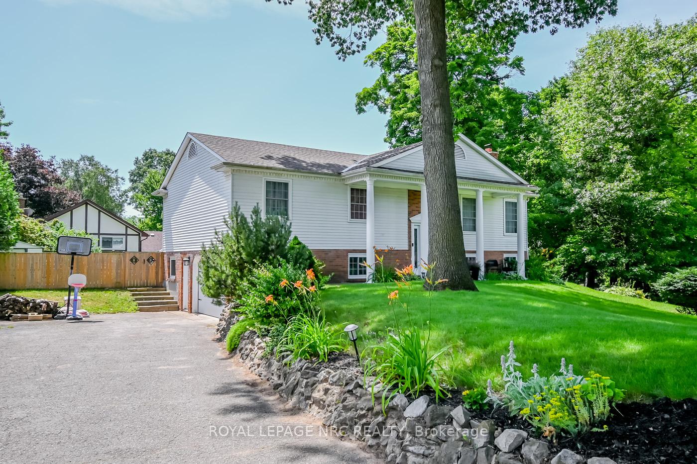 Photo 2 of 166 Pancake Lane, Pelham, Fonthill — HOMEH