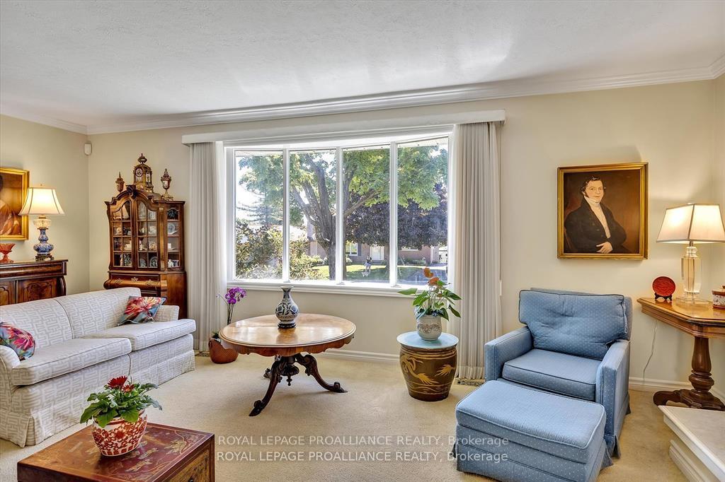 Photo 8 of 942 Ellesmere Avenue, Peterborough, Northcrest Ward 5 — HOMEH