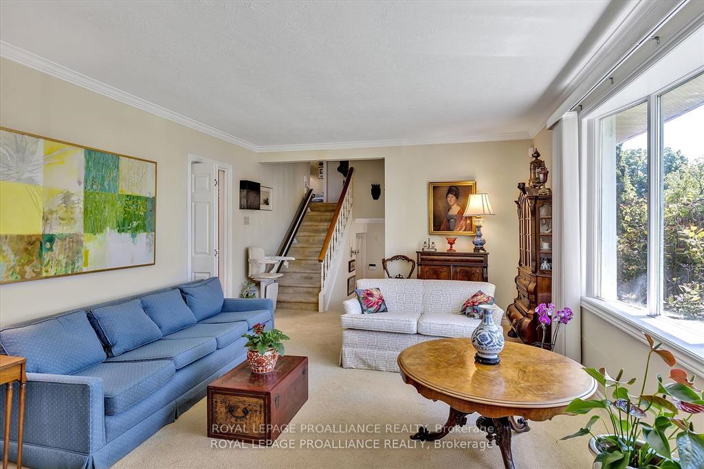 Photo 9 of 942 Ellesmere Avenue, Peterborough, Northcrest Ward 5 — HOMEH