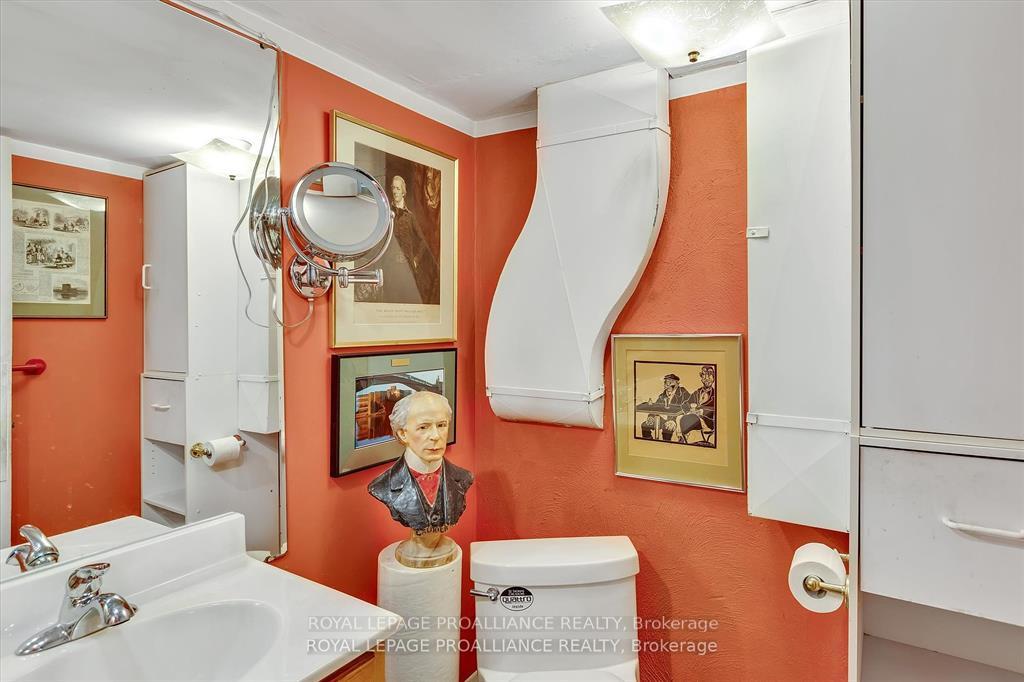 Photo 30 of 942 Ellesmere Avenue, Peterborough, Northcrest Ward 5 — HOMEH