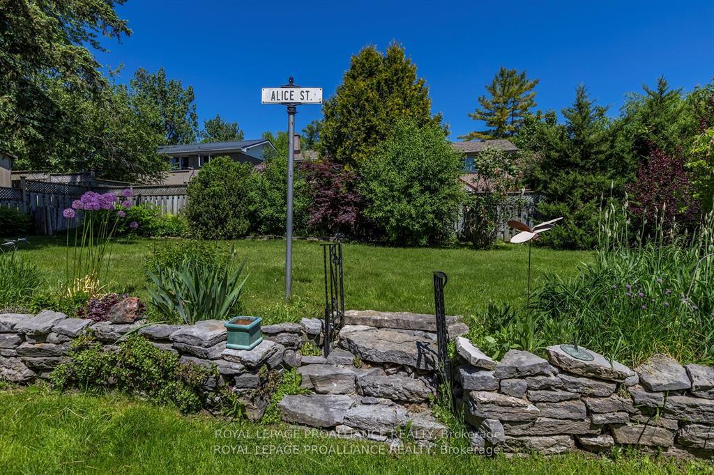 Photo 35 of 942 Ellesmere Avenue, Peterborough, Northcrest Ward 5 — HOMEH