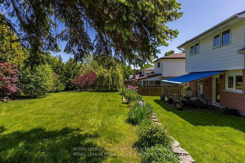 Photo 36 of 942 Ellesmere Avenue, Peterborough, Northcrest Ward 5 — HOMEH