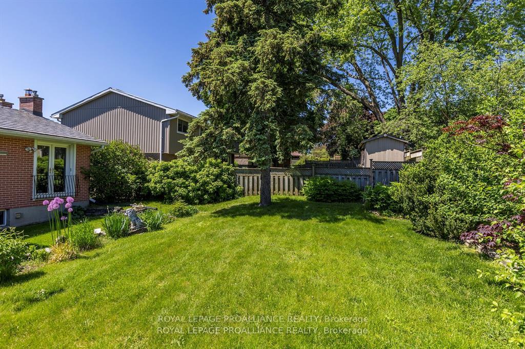 Photo 37 of 942 Ellesmere Avenue, Peterborough, Northcrest Ward 5 — HOMEH