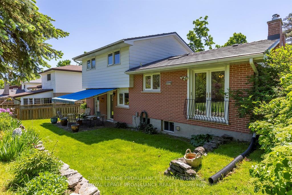 Photo 39 of 942 Ellesmere Avenue, Peterborough, Northcrest Ward 5 — HOMEH