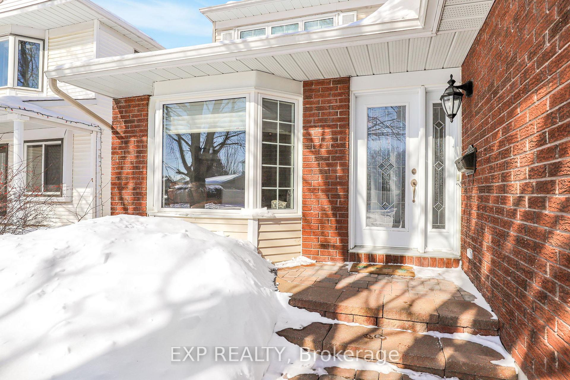 Photo 5 of 1601 Lunenberg Crescent, Ottawa, Chateauneuf — HOMEH