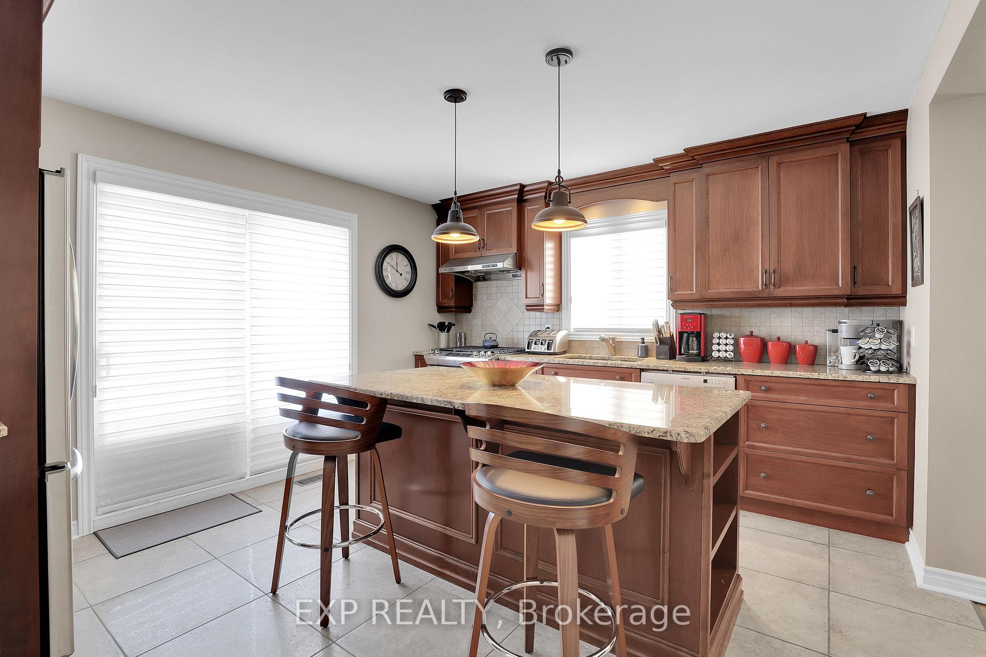 Photo 12 of 1601 Lunenberg Crescent, Ottawa, Chateauneuf — HOMEH