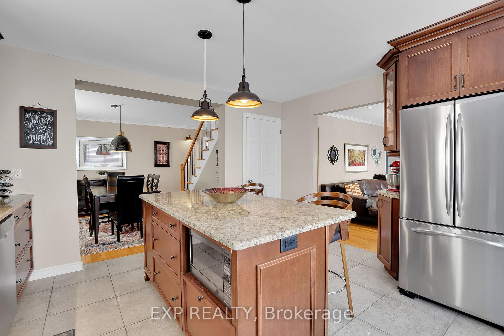 Photo 13 of 1601 Lunenberg Crescent, Ottawa, Chateauneuf — HOMEH