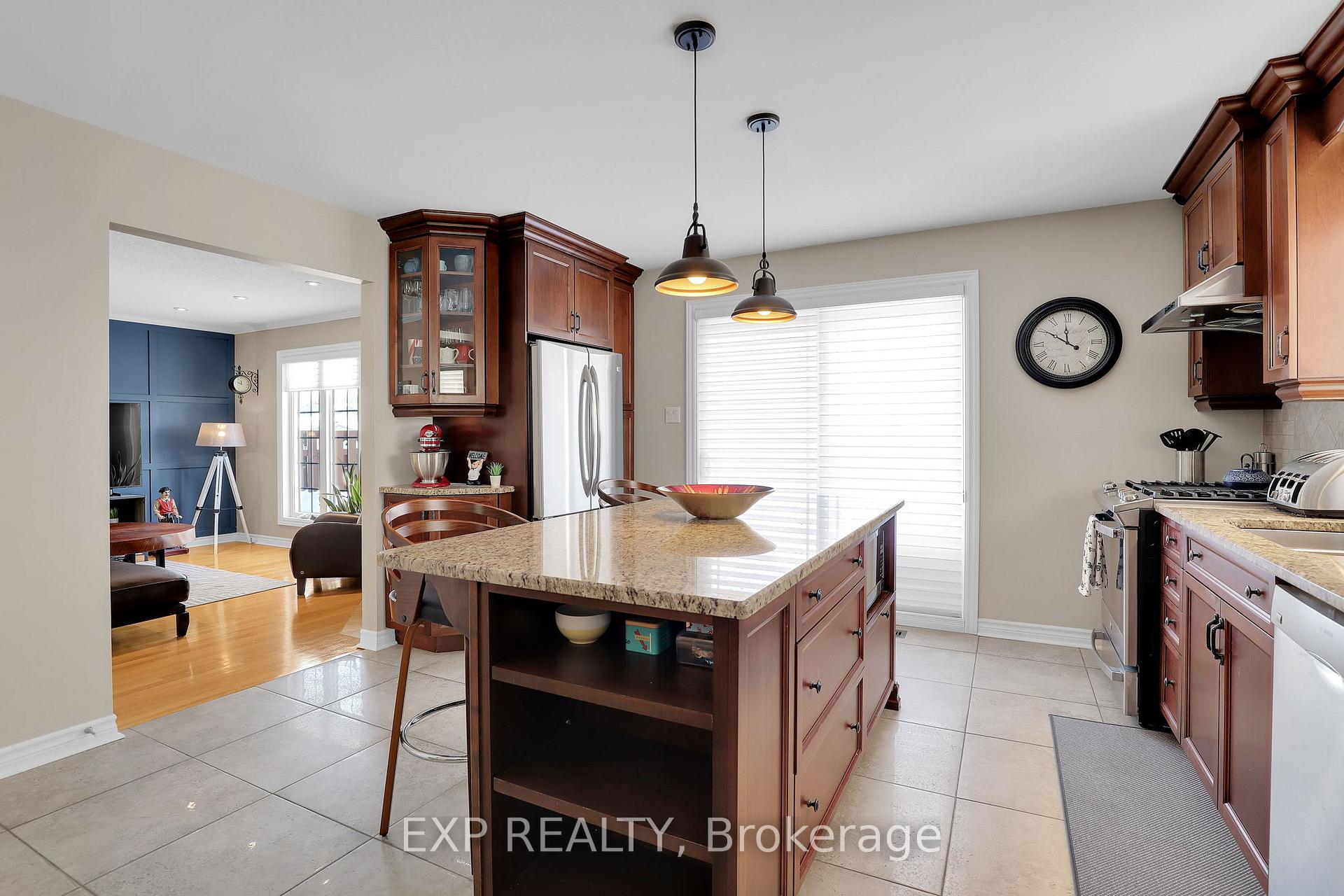 Photo 14 of 1601 Lunenberg Crescent, Ottawa, Chateauneuf — HOMEH