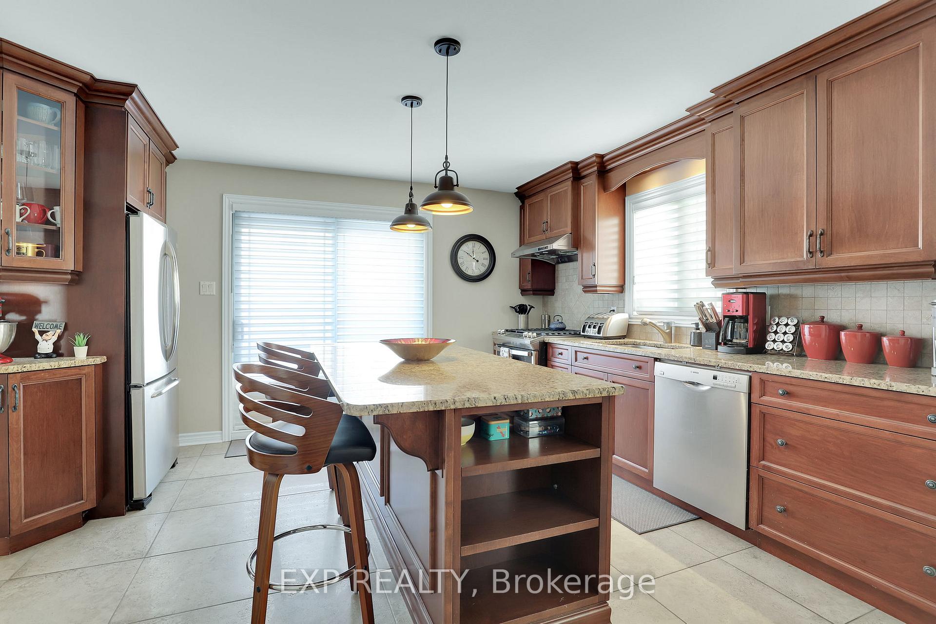 Photo 15 of 1601 Lunenberg Crescent, Ottawa, Chateauneuf — HOMEH