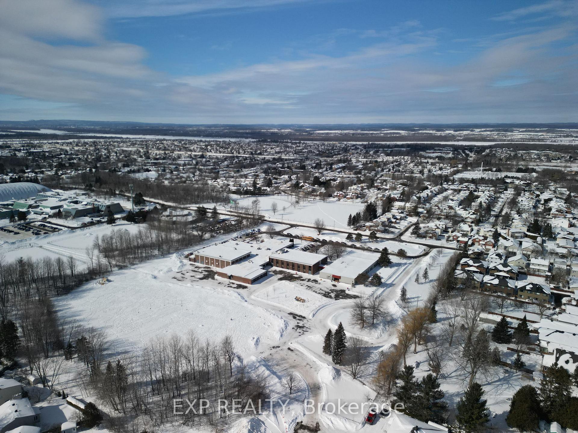 Photo 43 of 1601 Lunenberg Crescent, Ottawa, Chateauneuf — HOMEH