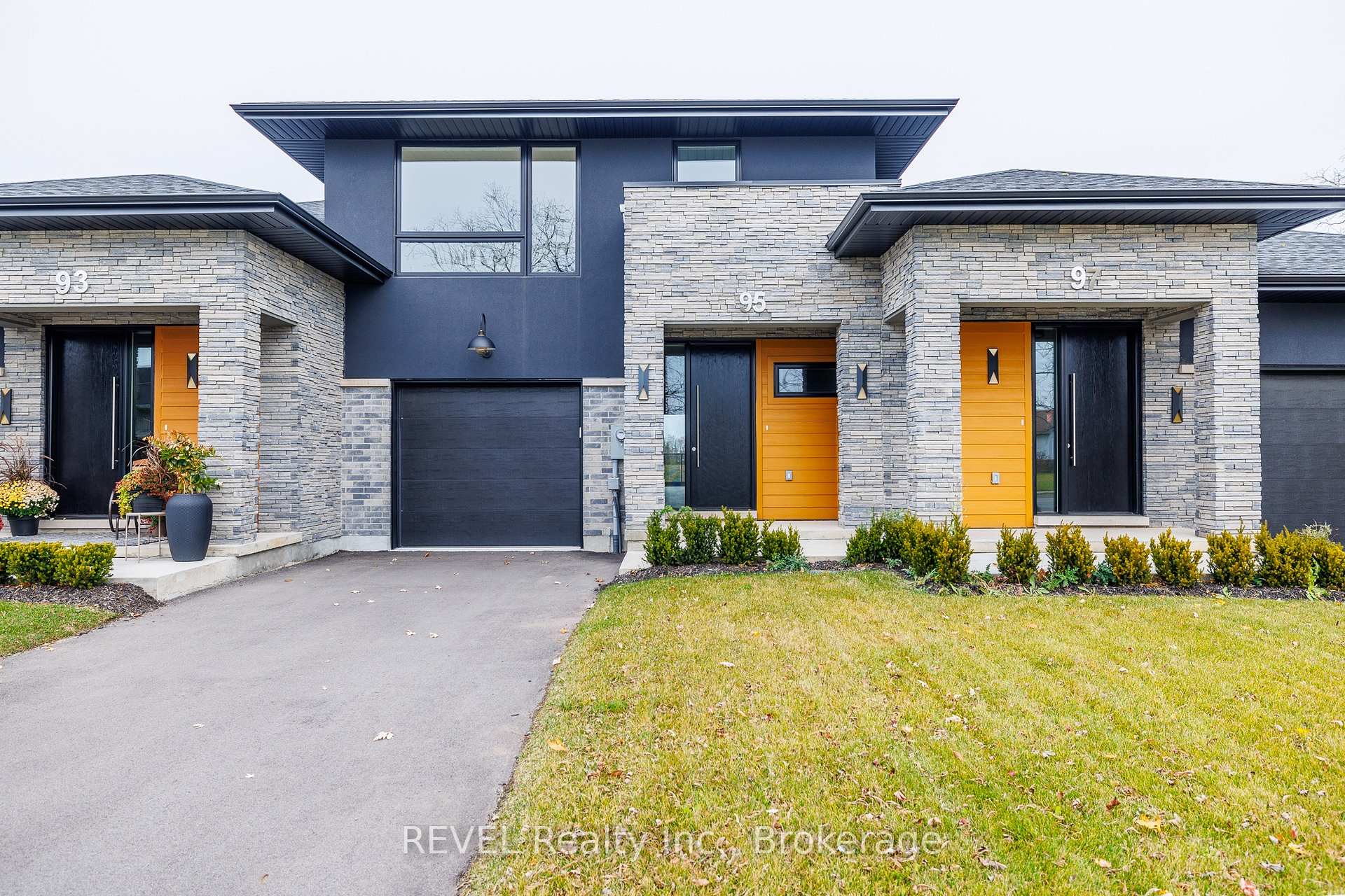 Front of 95 Port Robinson Road