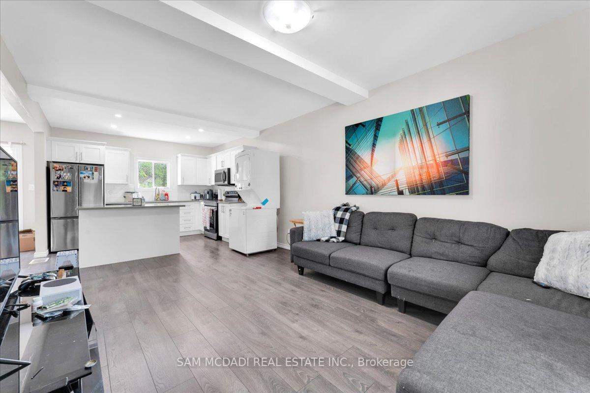 Photo 4 of 4088 Broughton Avenue, Niagara Falls, Downtown — HOMEH