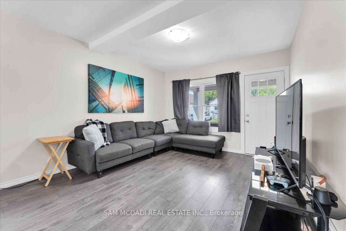 Photo 5 of 4088 Broughton Avenue, Niagara Falls, Downtown — HOMEH