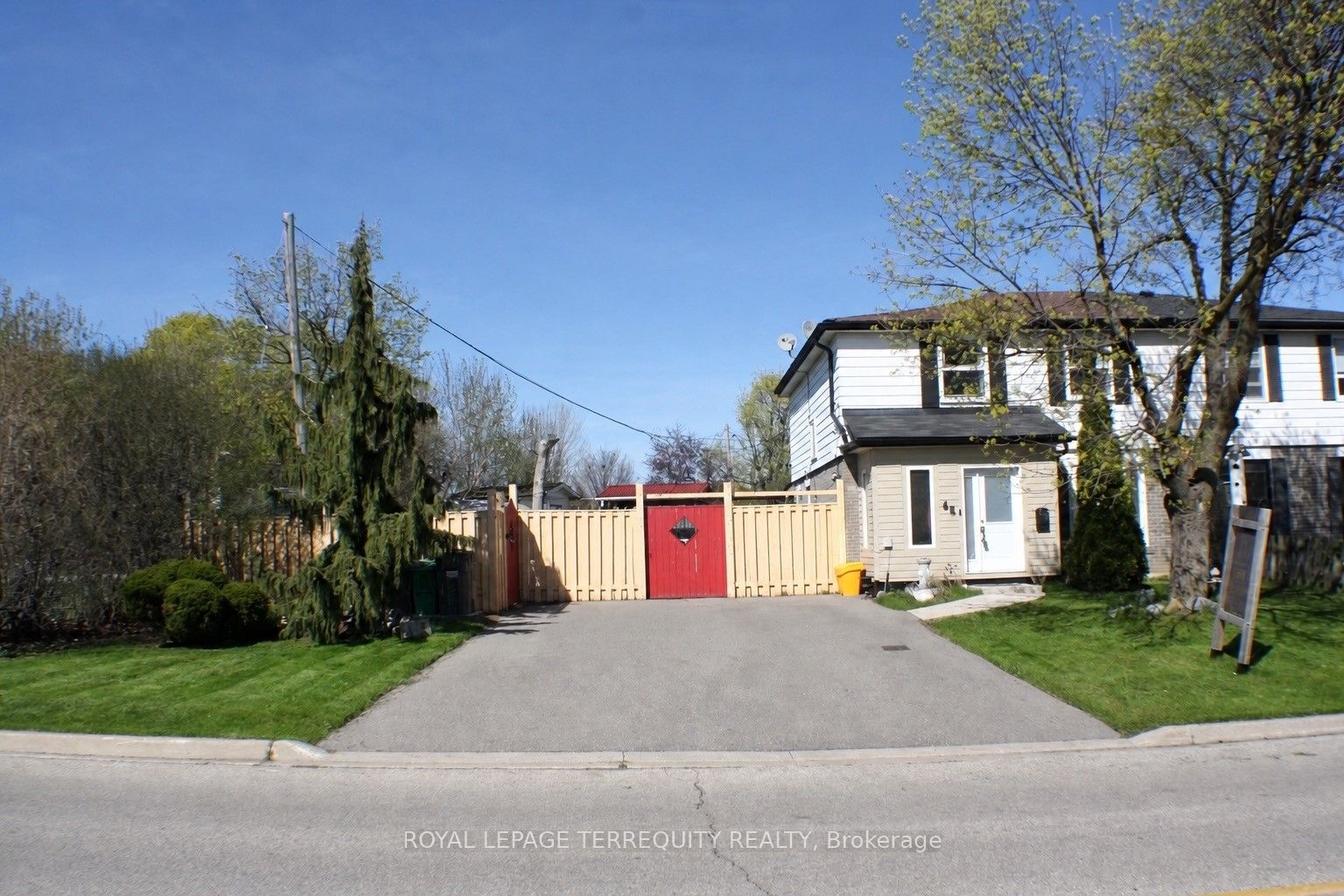 Photo 2 of 65 Dorset Drive, Brampton, Southgate — HOMEH