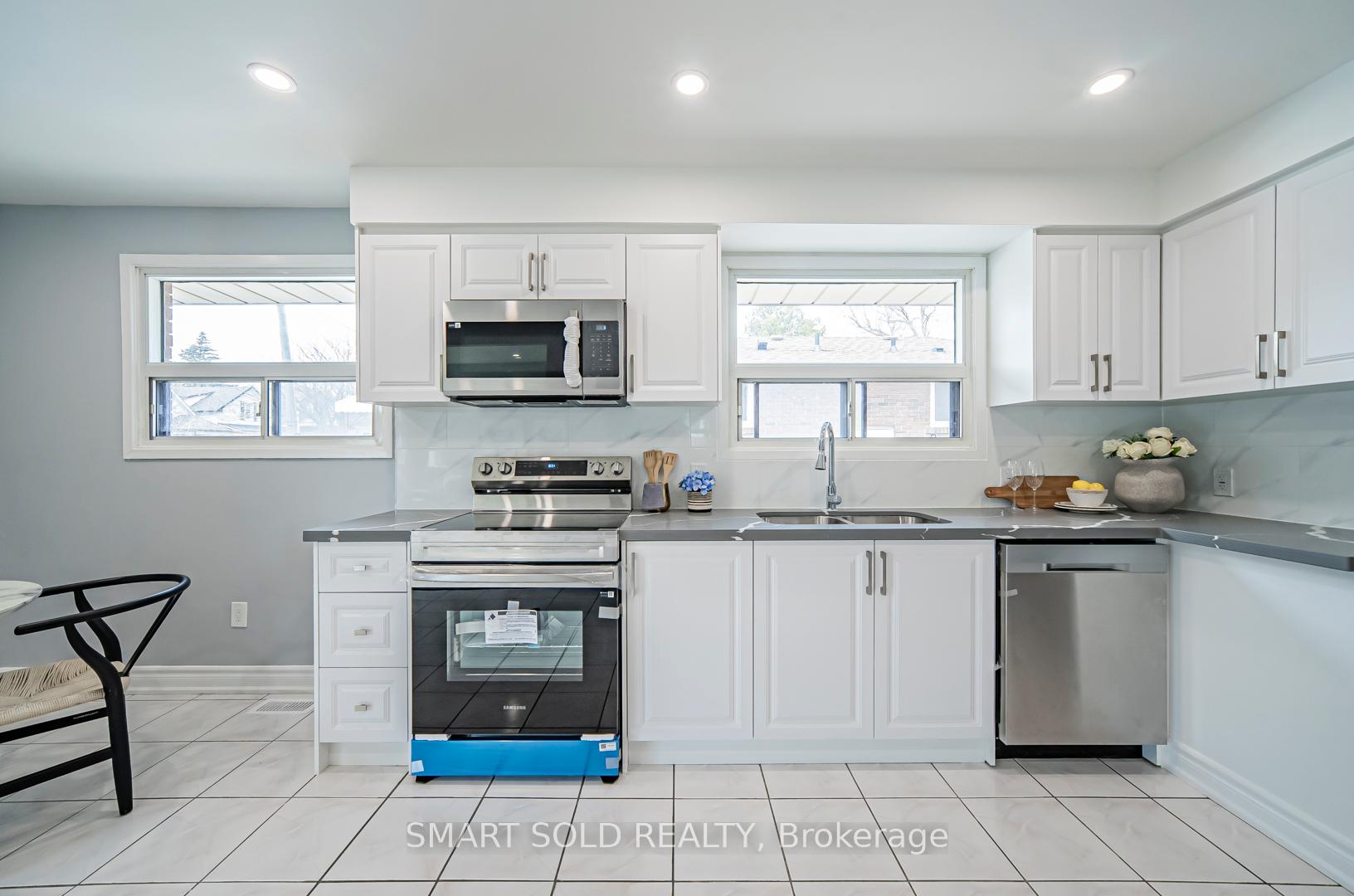 Photo 11 of 81 Cromwell Avenue, Oshawa, Vanier — HOMEH