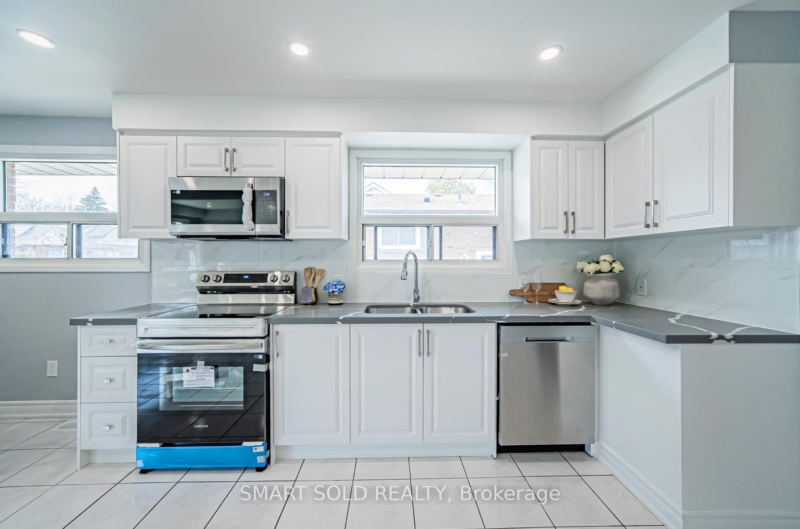 Photo 13 of 81 Cromwell Avenue, Oshawa, Vanier — HOMEH