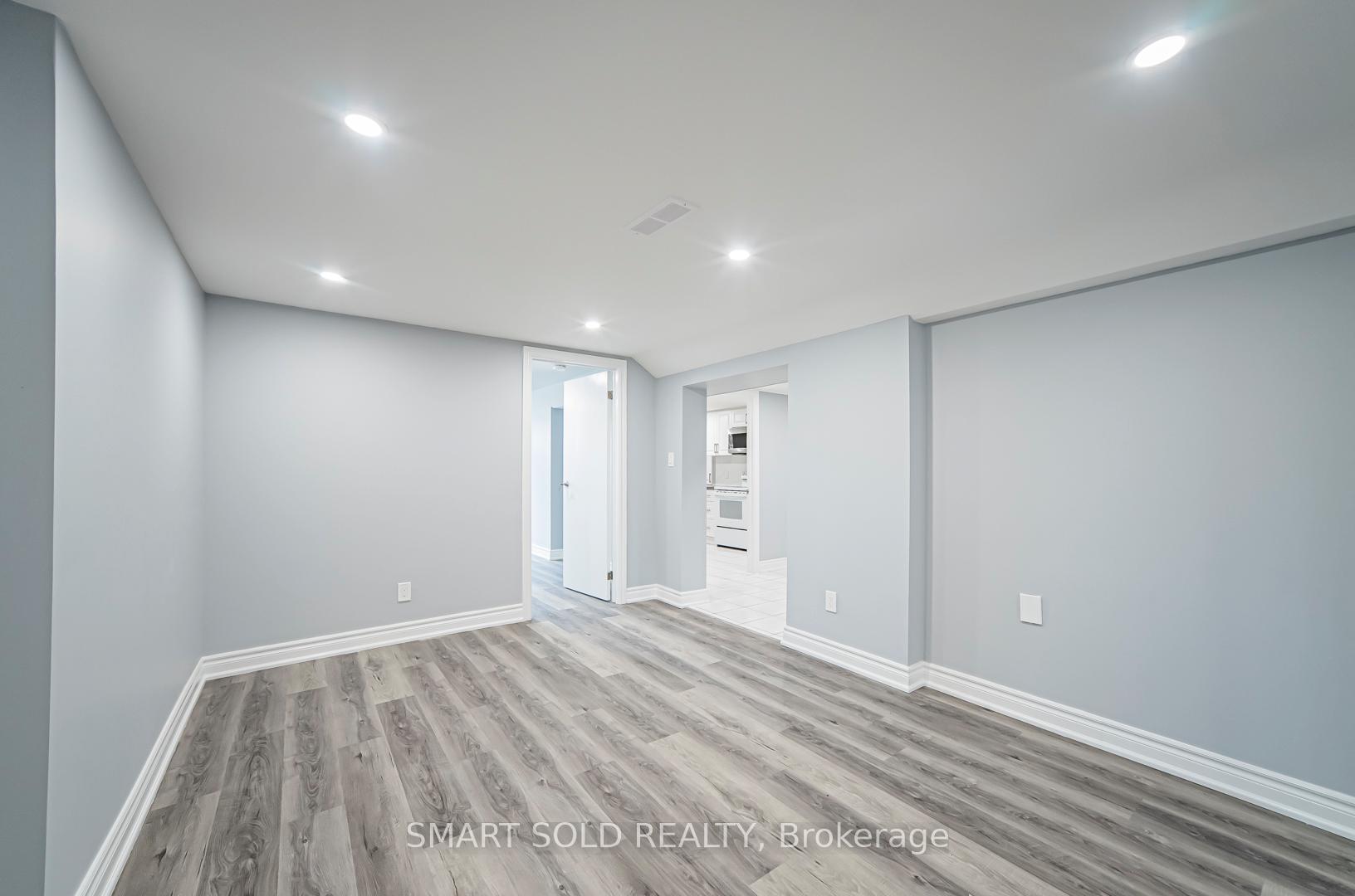 Photo 35 of 81 Cromwell Avenue, Oshawa, Vanier — HOMEH