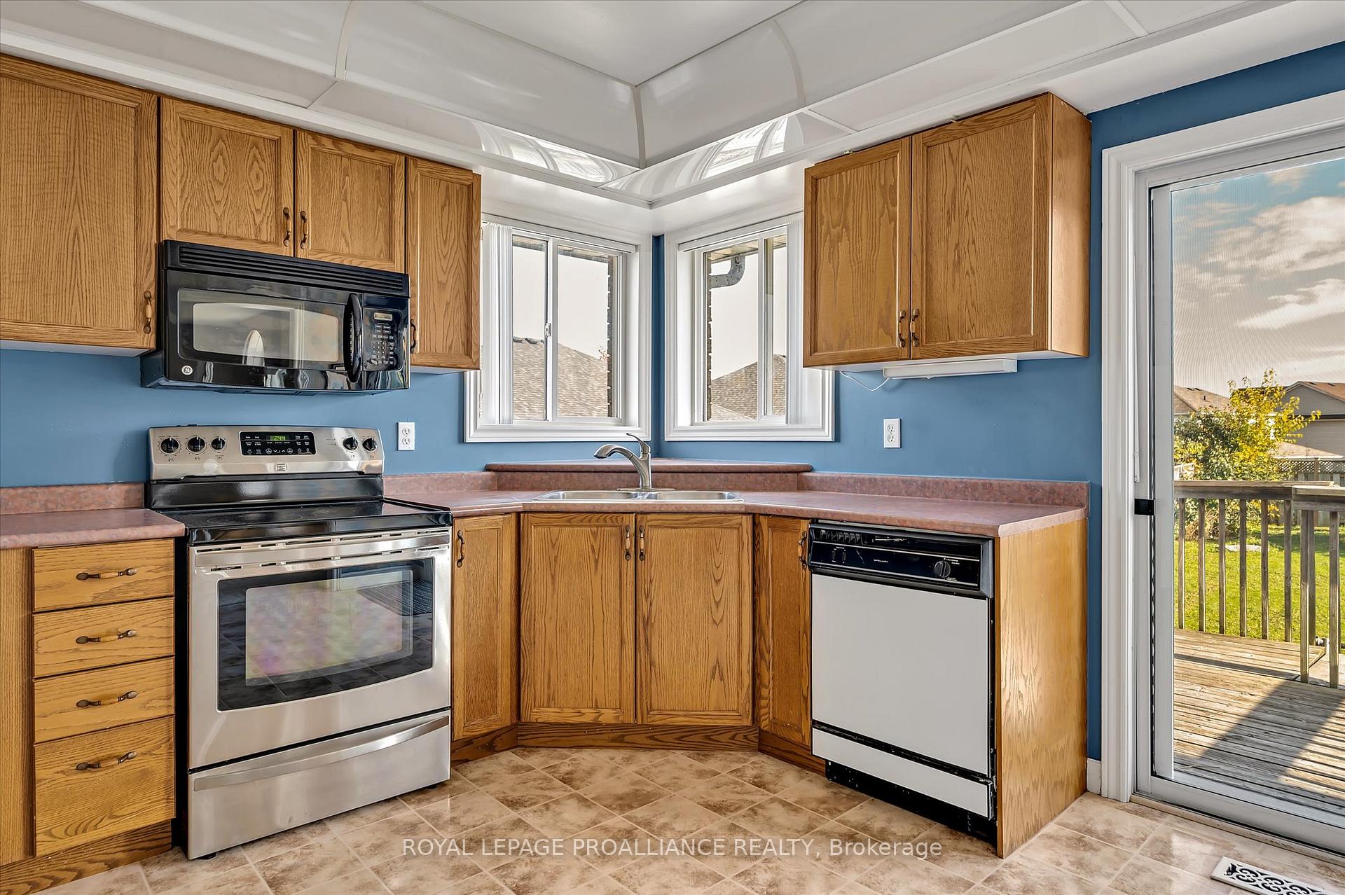 Photo 8 of 209 Towerhill Road, Peterborough, Northcrest Ward 5 — HOMEH