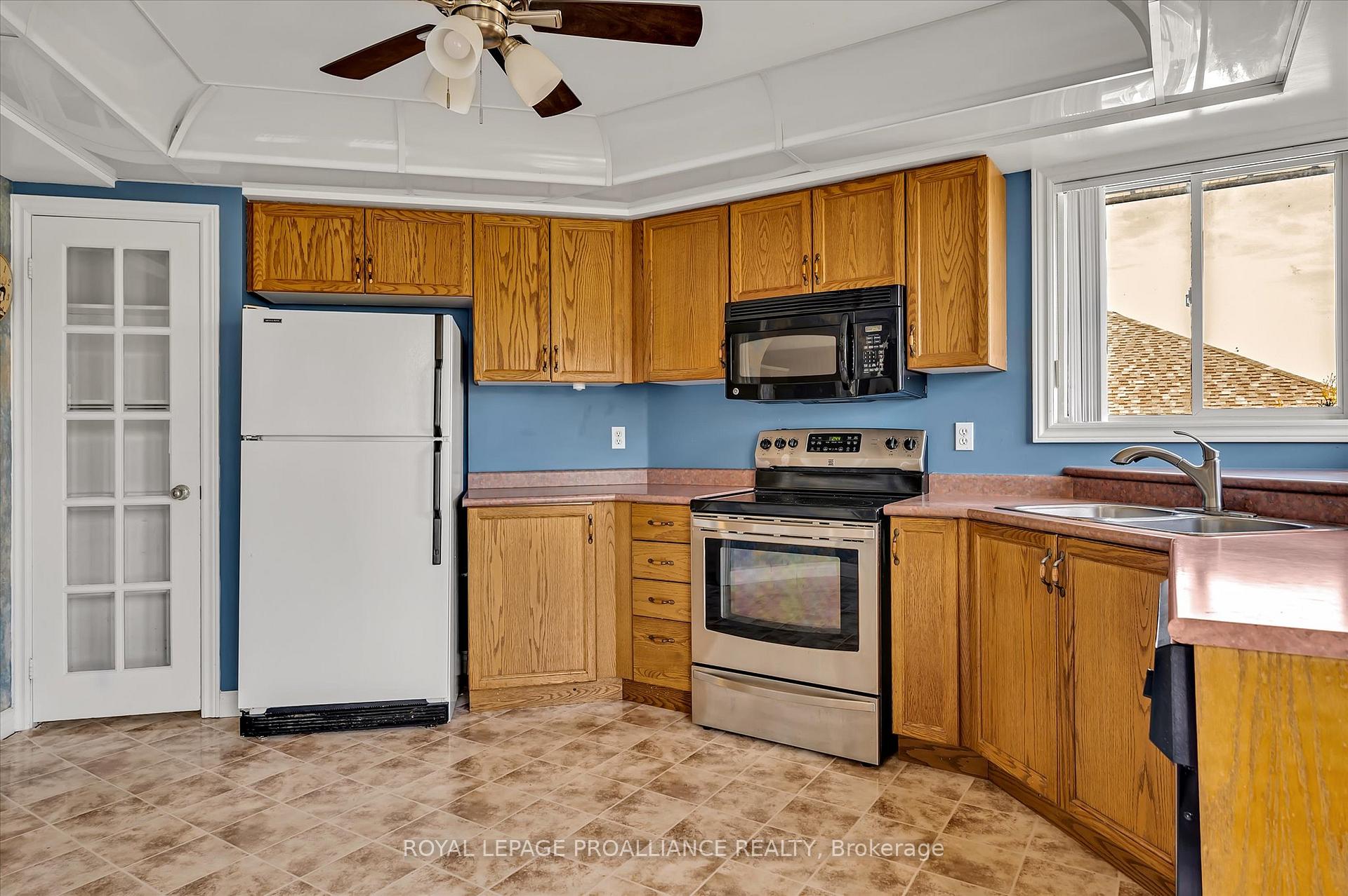 Photo 9 of 209 Towerhill Road, Peterborough, Northcrest Ward 5 — HOMEH