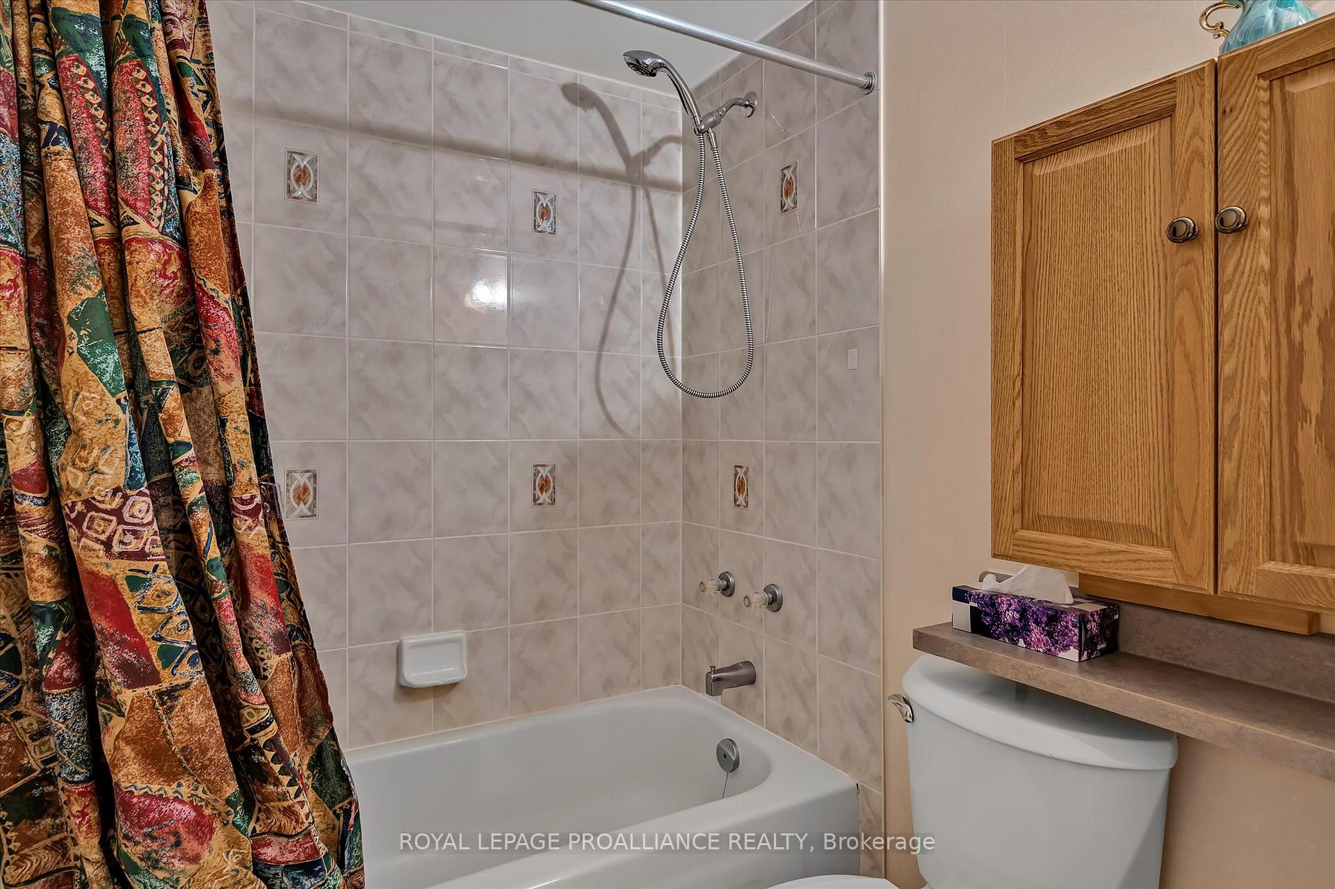 Photo 36 of 209 Towerhill Road, Peterborough, Northcrest Ward 5 — HOMEH