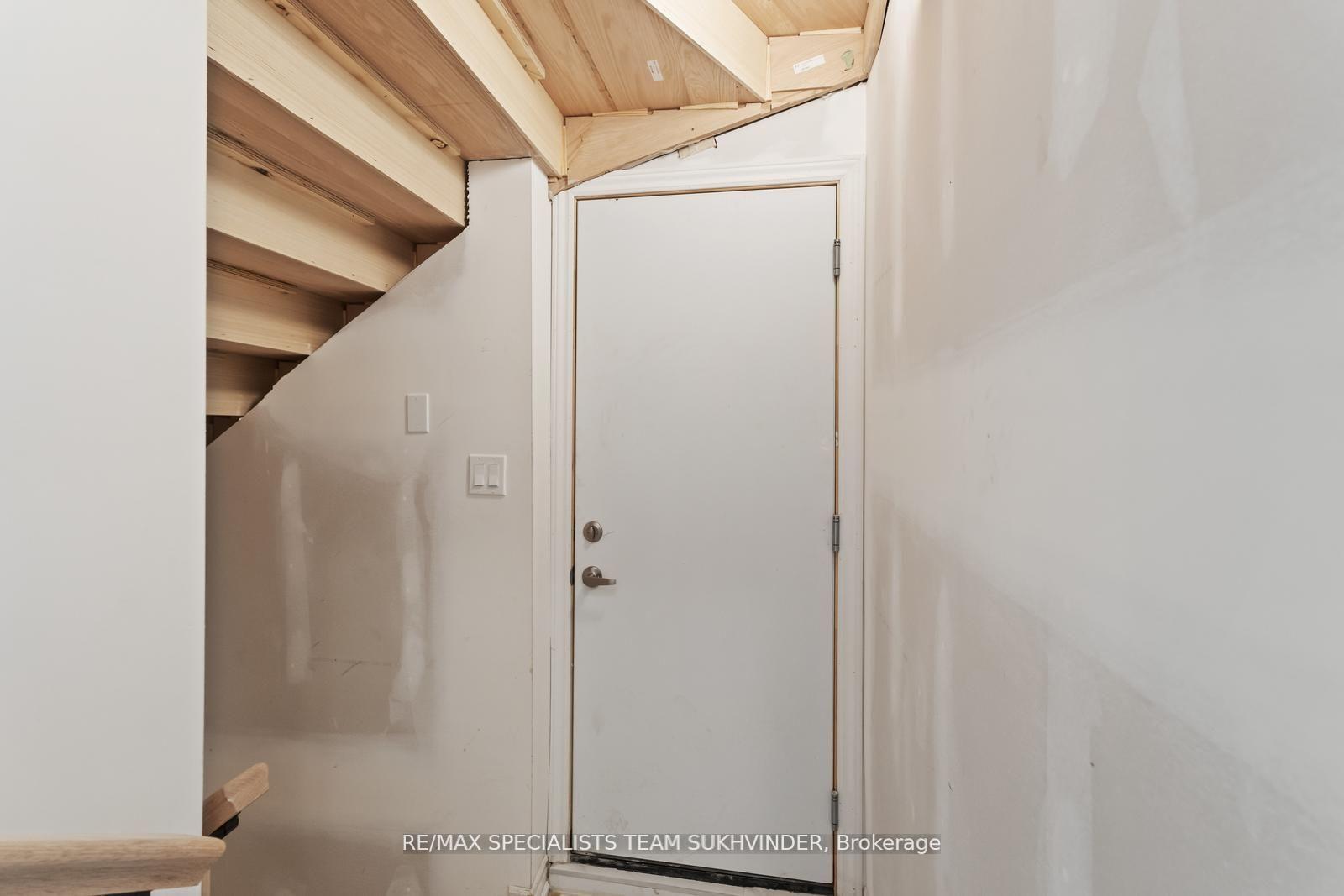 Photo 34 of Unit 41, 5672 Dorchester Road, Niagara Falls, Hospital — HOMEH