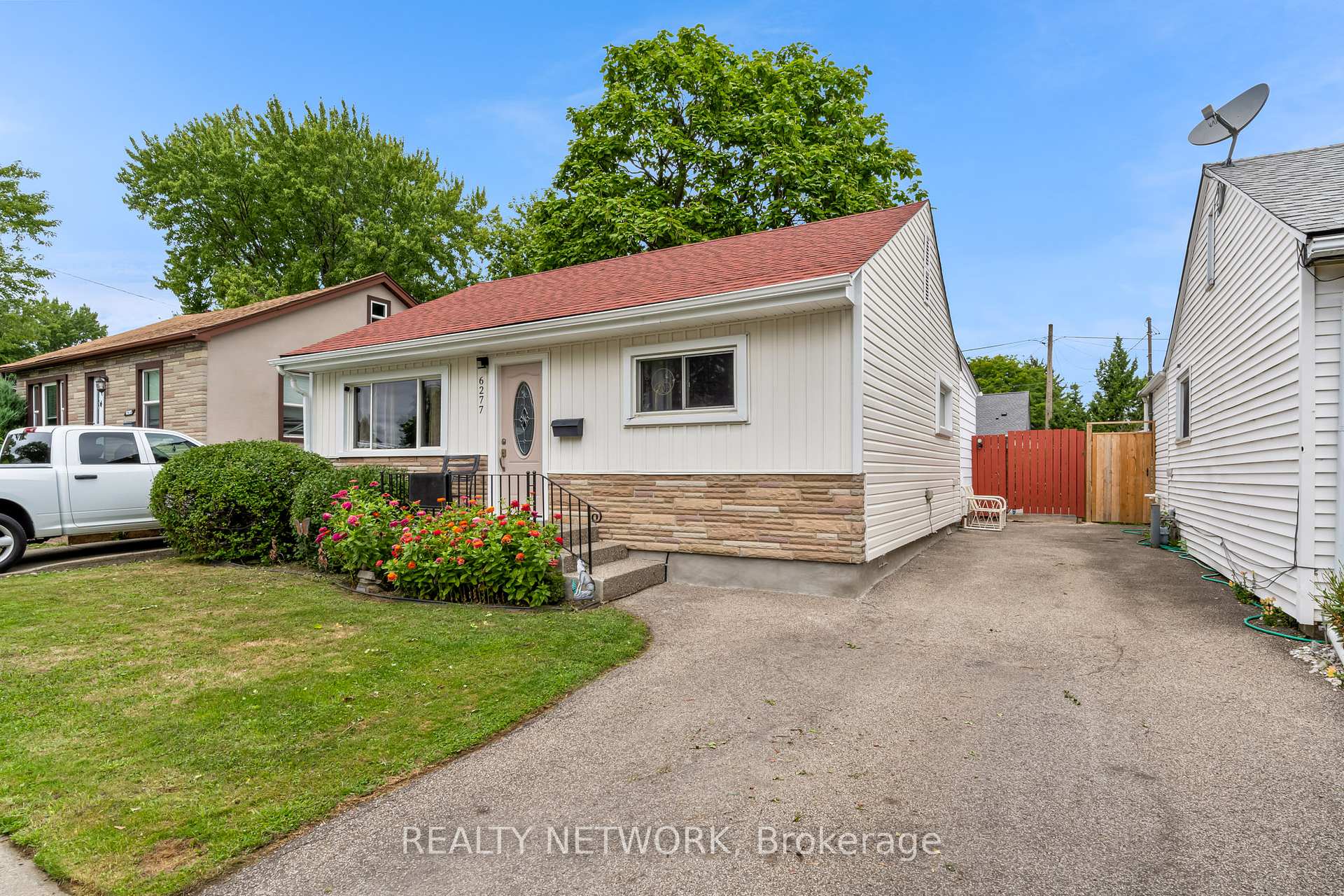 Photo 2 of 6277 Skinner Street, Niagara Falls, Arad/Fallsview — HOMEH