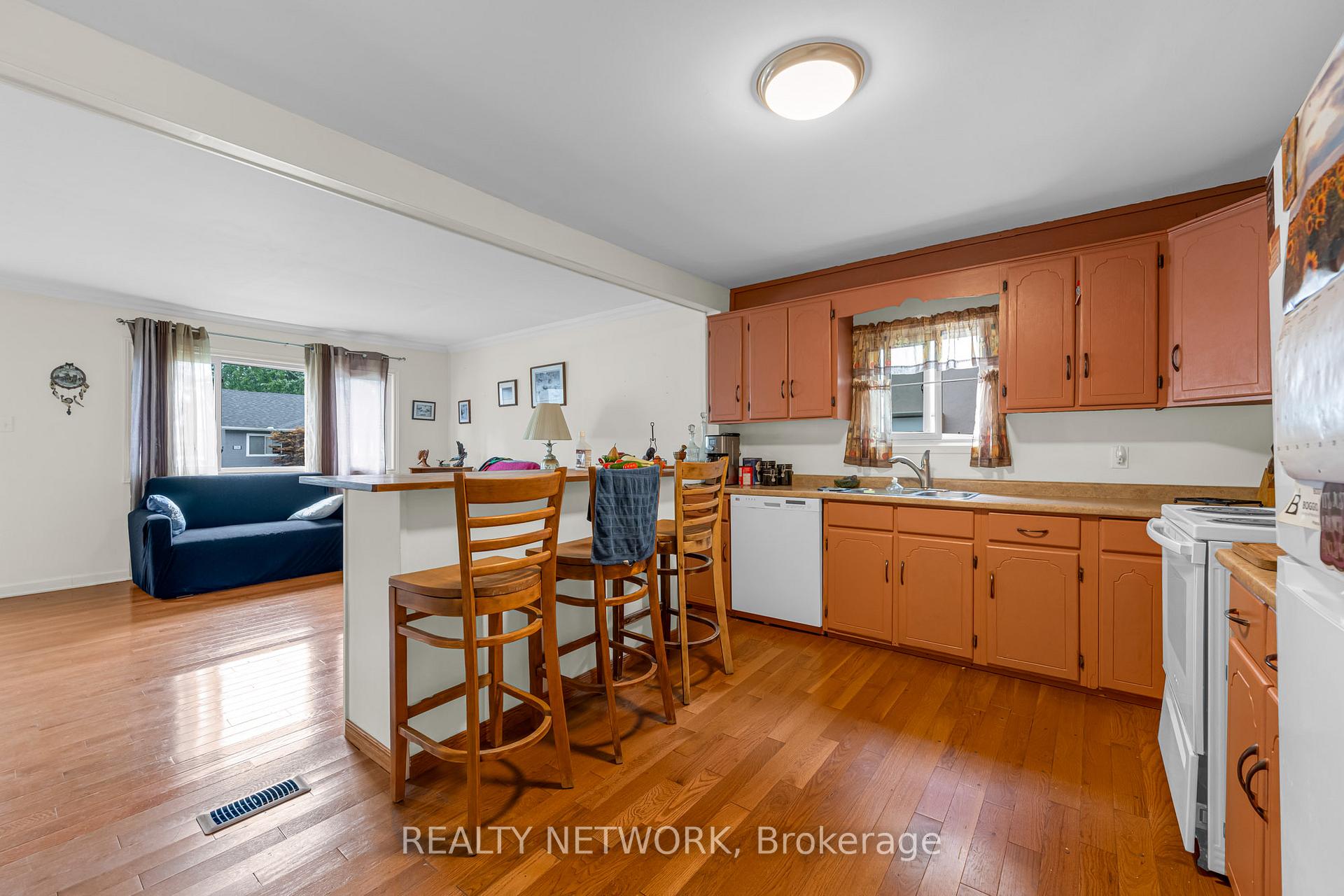 Photo 13 of 6277 Skinner Street, Niagara Falls, Arad/Fallsview — HOMEH