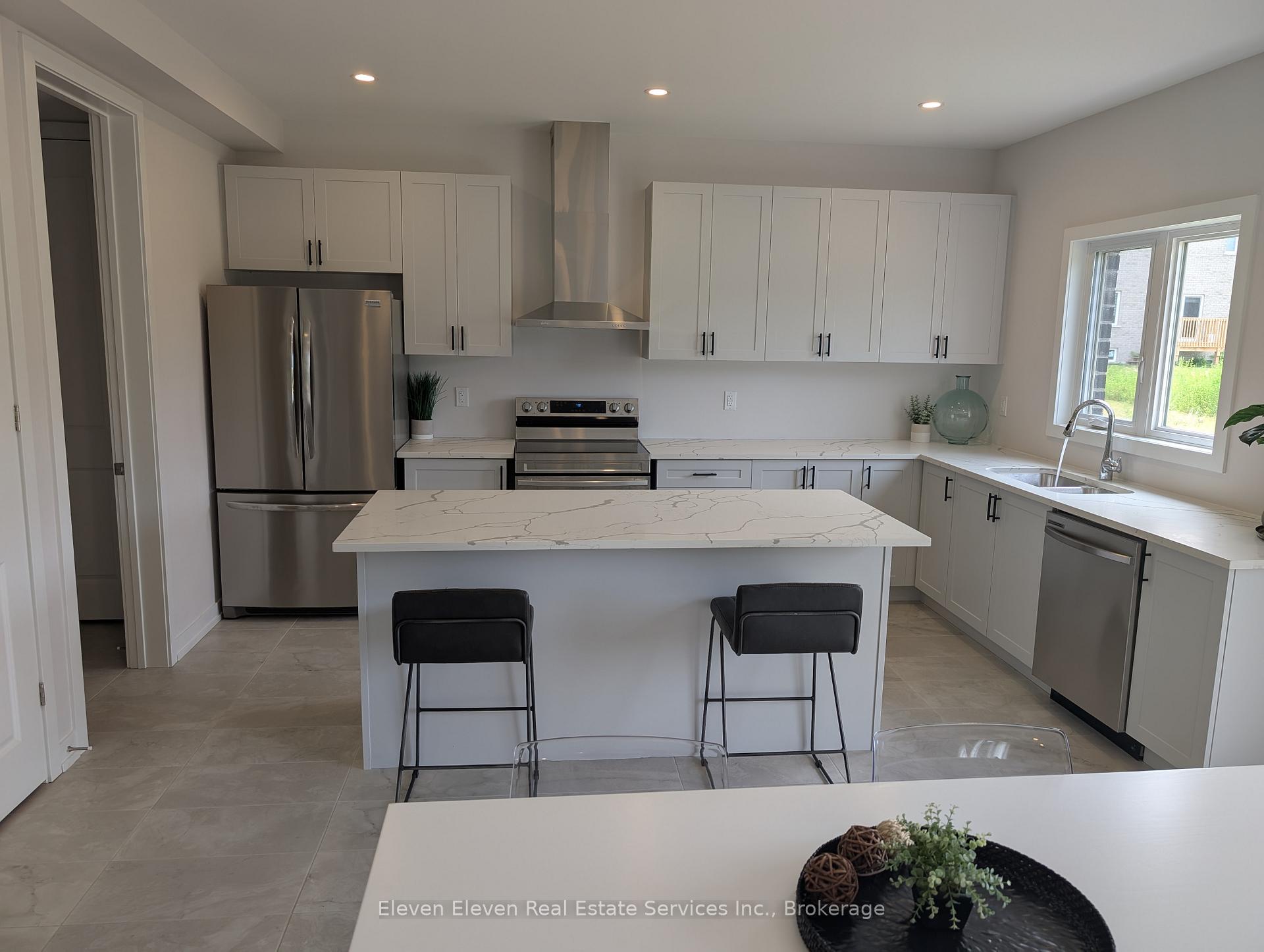 Photo 5 of 2 Butternut Drive E, Norfolk, Simcoe — HOMEH