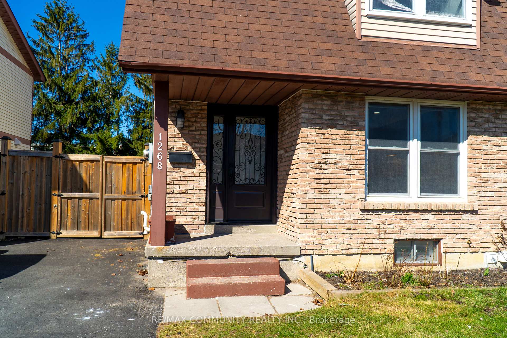 Photo 4 of 1268 Trowbridge Drive, Oshawa, Centennial — HOMEH