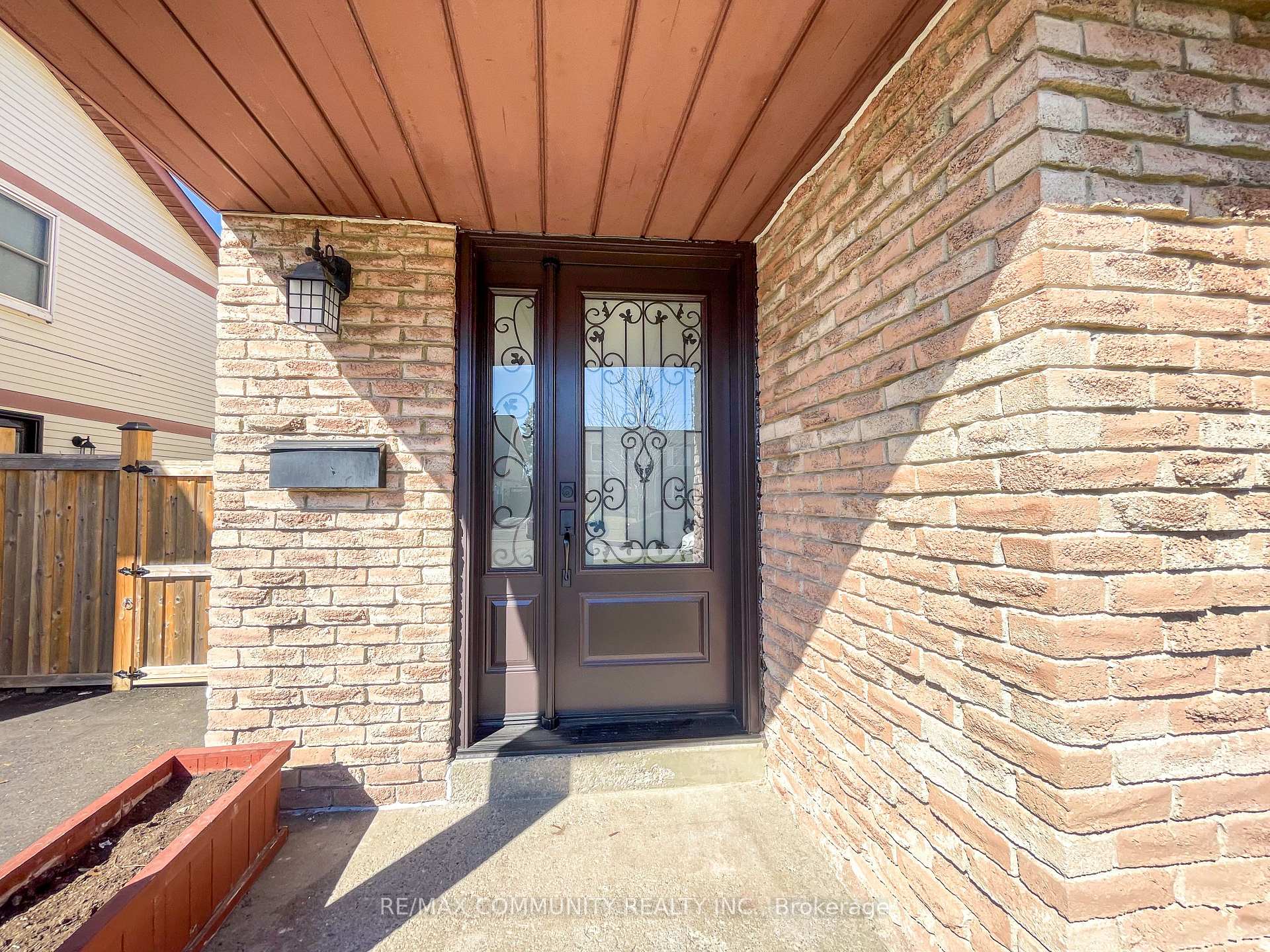 Photo 5 of 1268 Trowbridge Drive, Oshawa, Centennial — HOMEH
