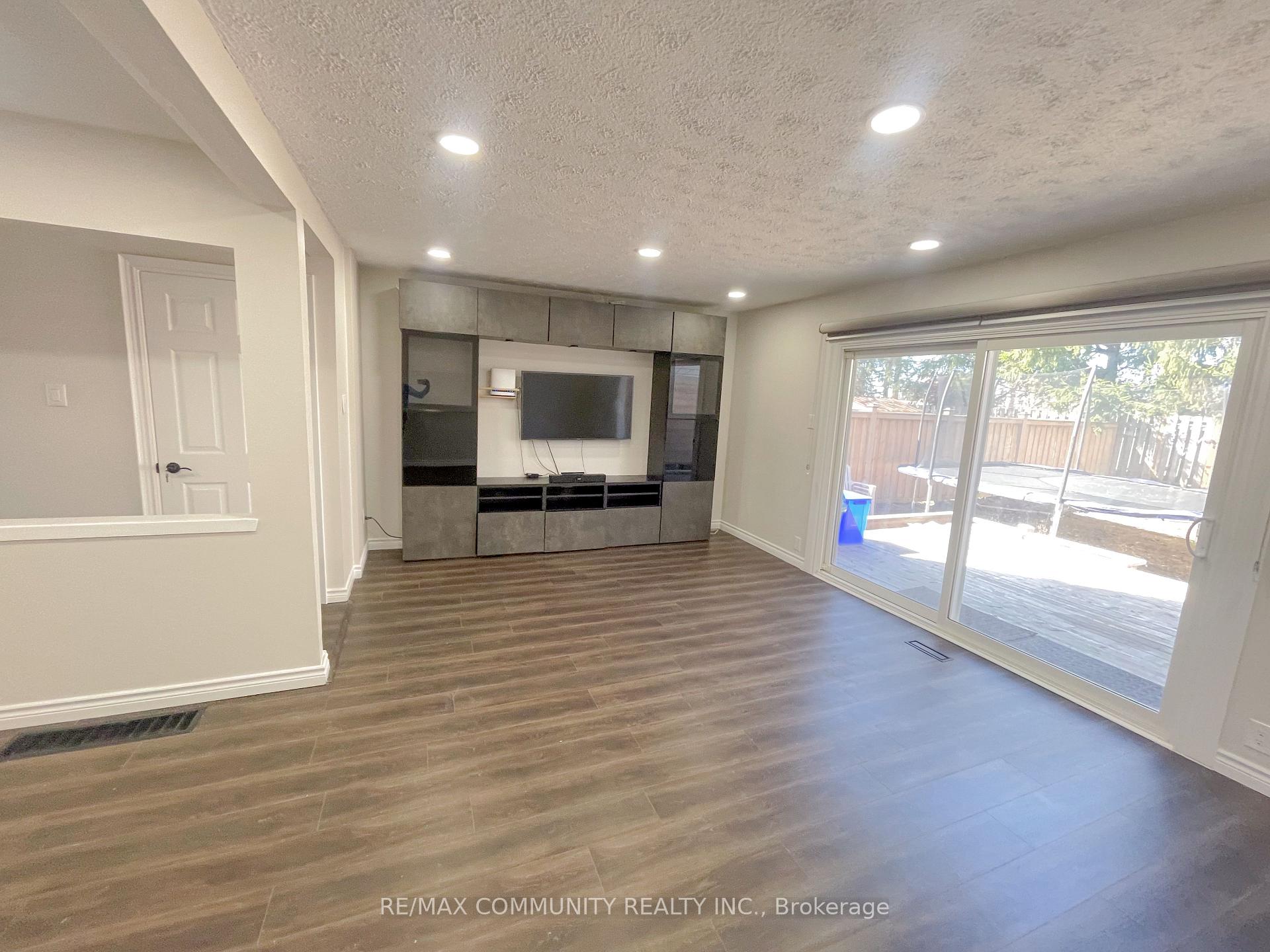 Photo 12 of 1268 Trowbridge Drive, Oshawa, Centennial — HOMEH