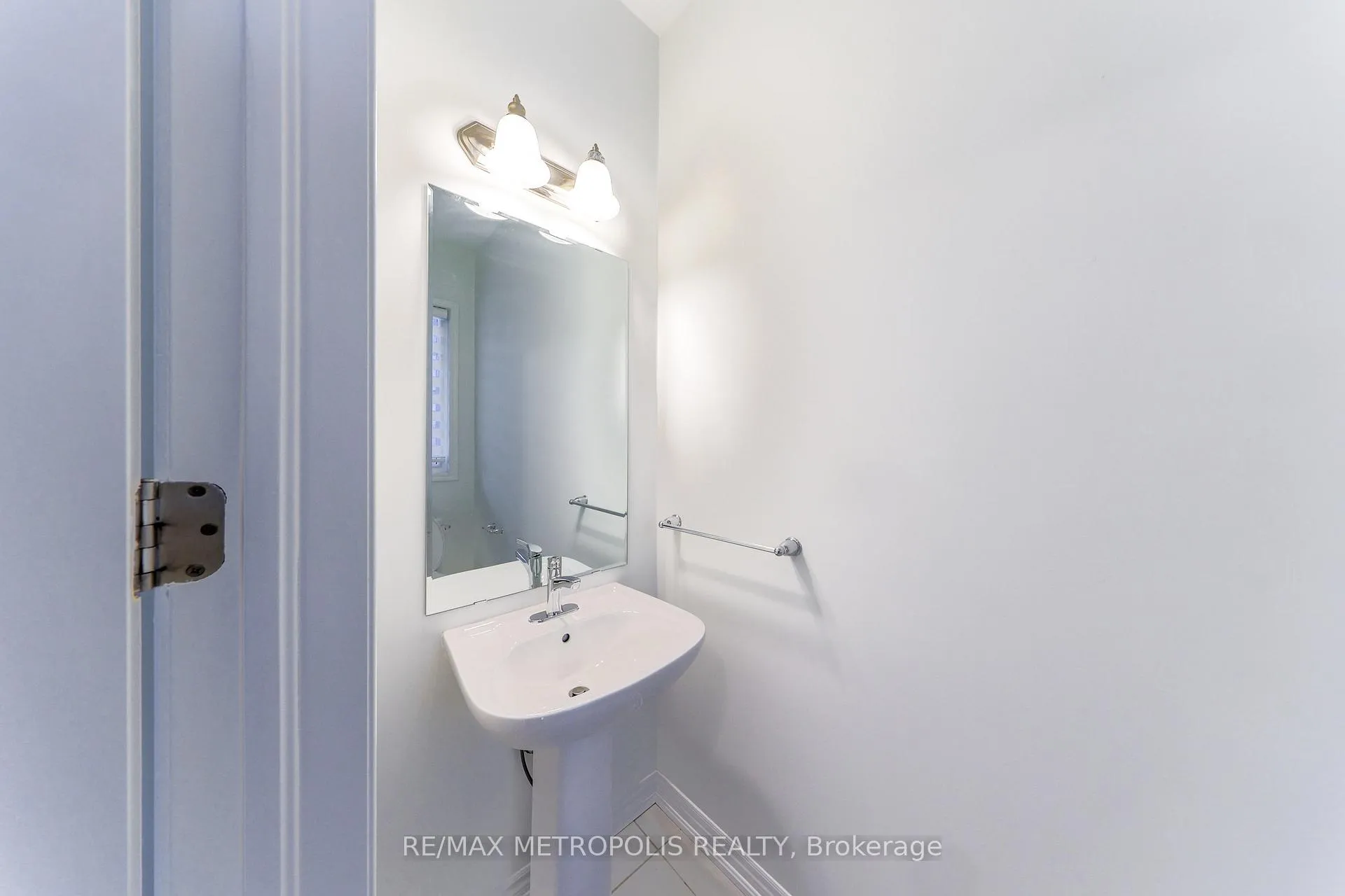 Photo 5 of 1493 Hawktail Path, Pickering, Rural Pickering — HOMEH