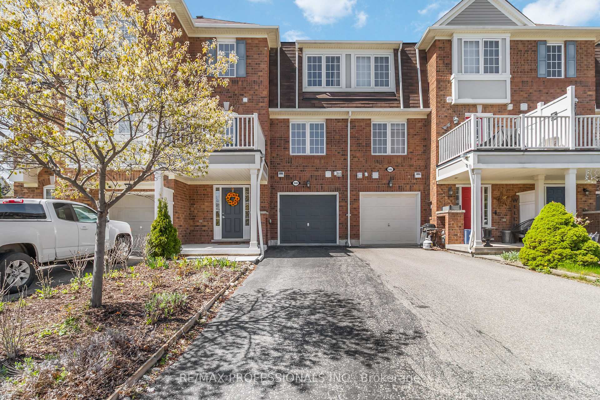 Photo 3 of 948 Sprague Place, Milton, Coates — HOMEH