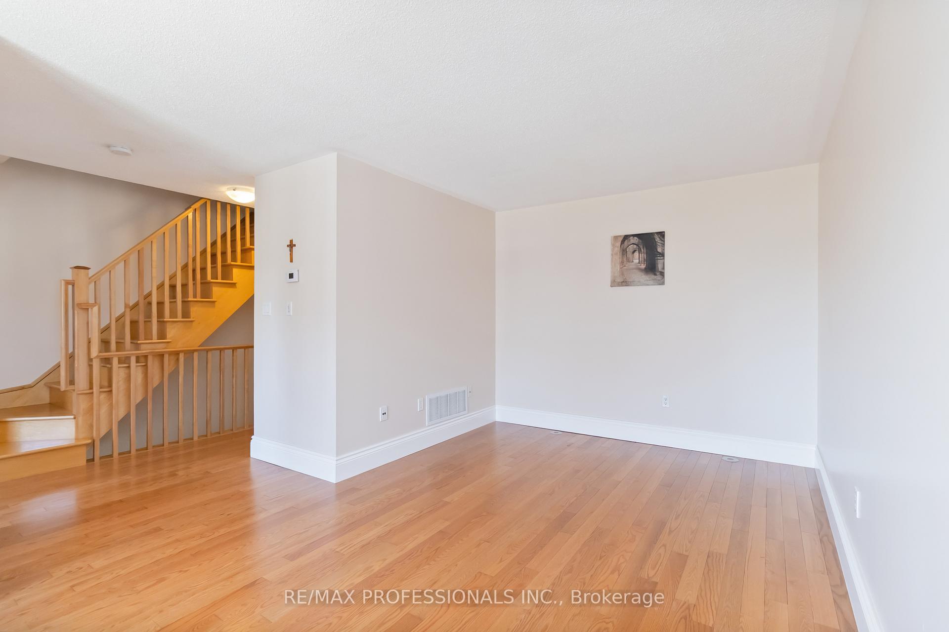 Photo 9 of 948 Sprague Place, Milton, Coates — HOMEH