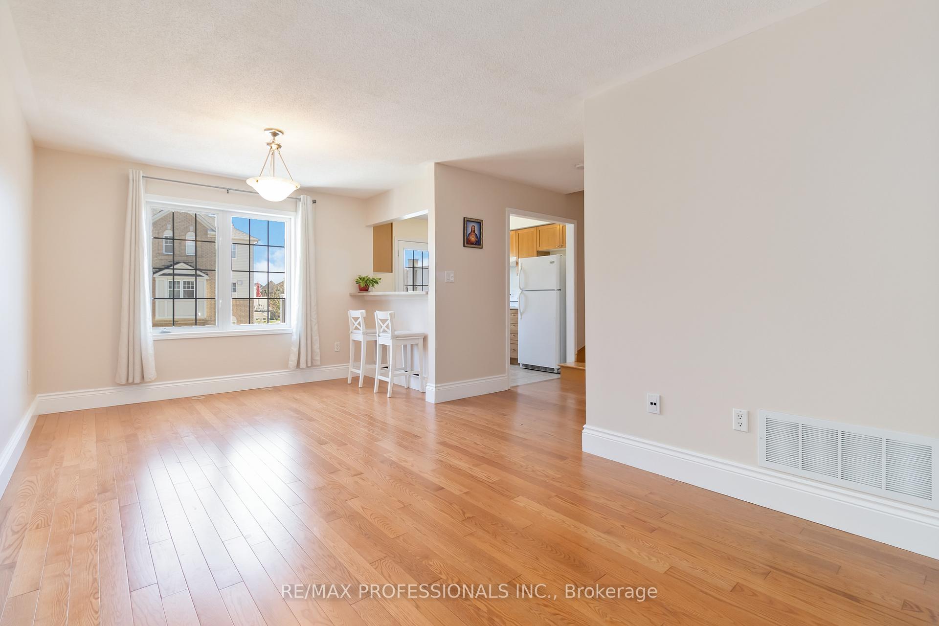 Photo 10 of 948 Sprague Place, Milton, Coates — HOMEH