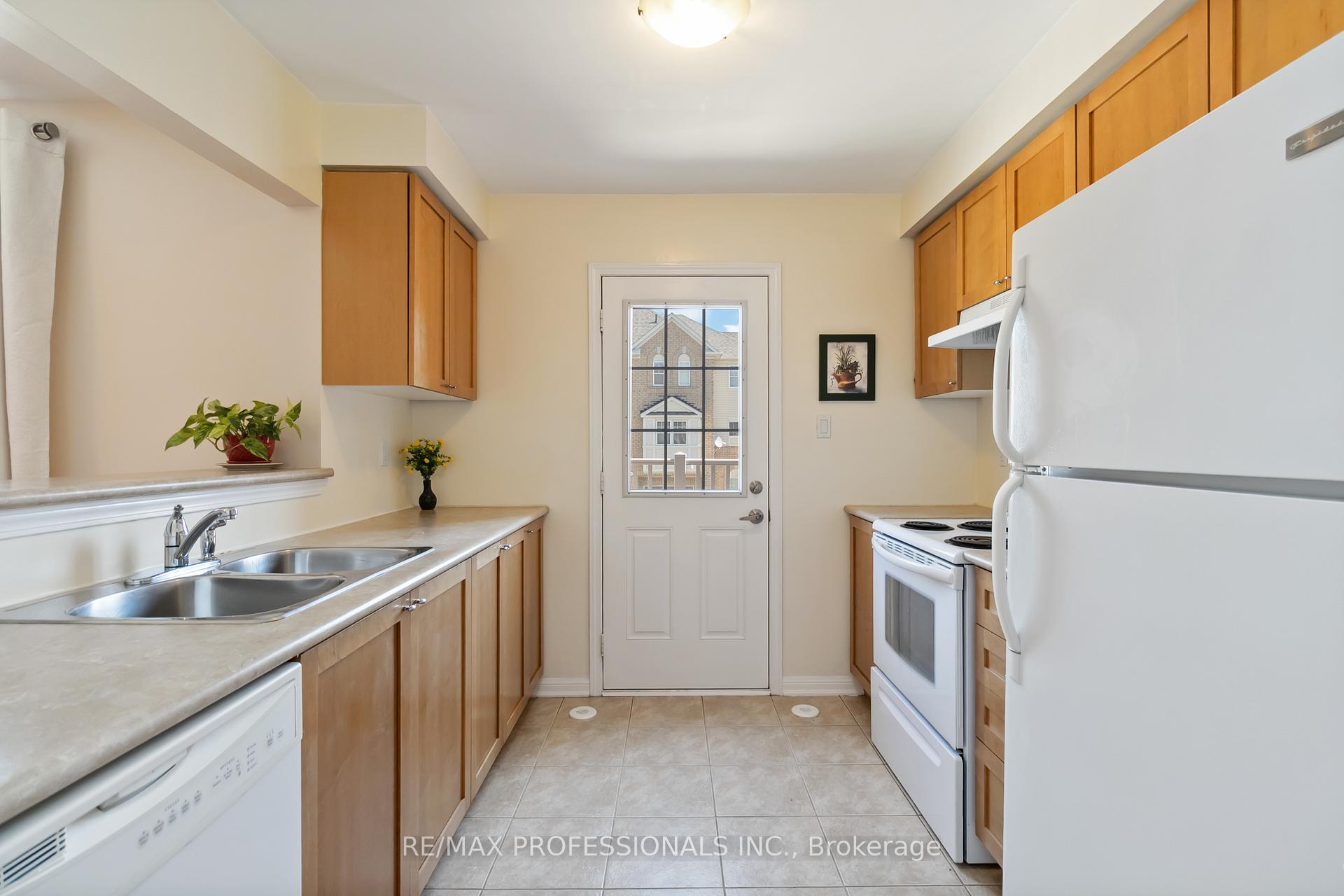 Photo 12 of 948 Sprague Place, Milton, Coates — HOMEH