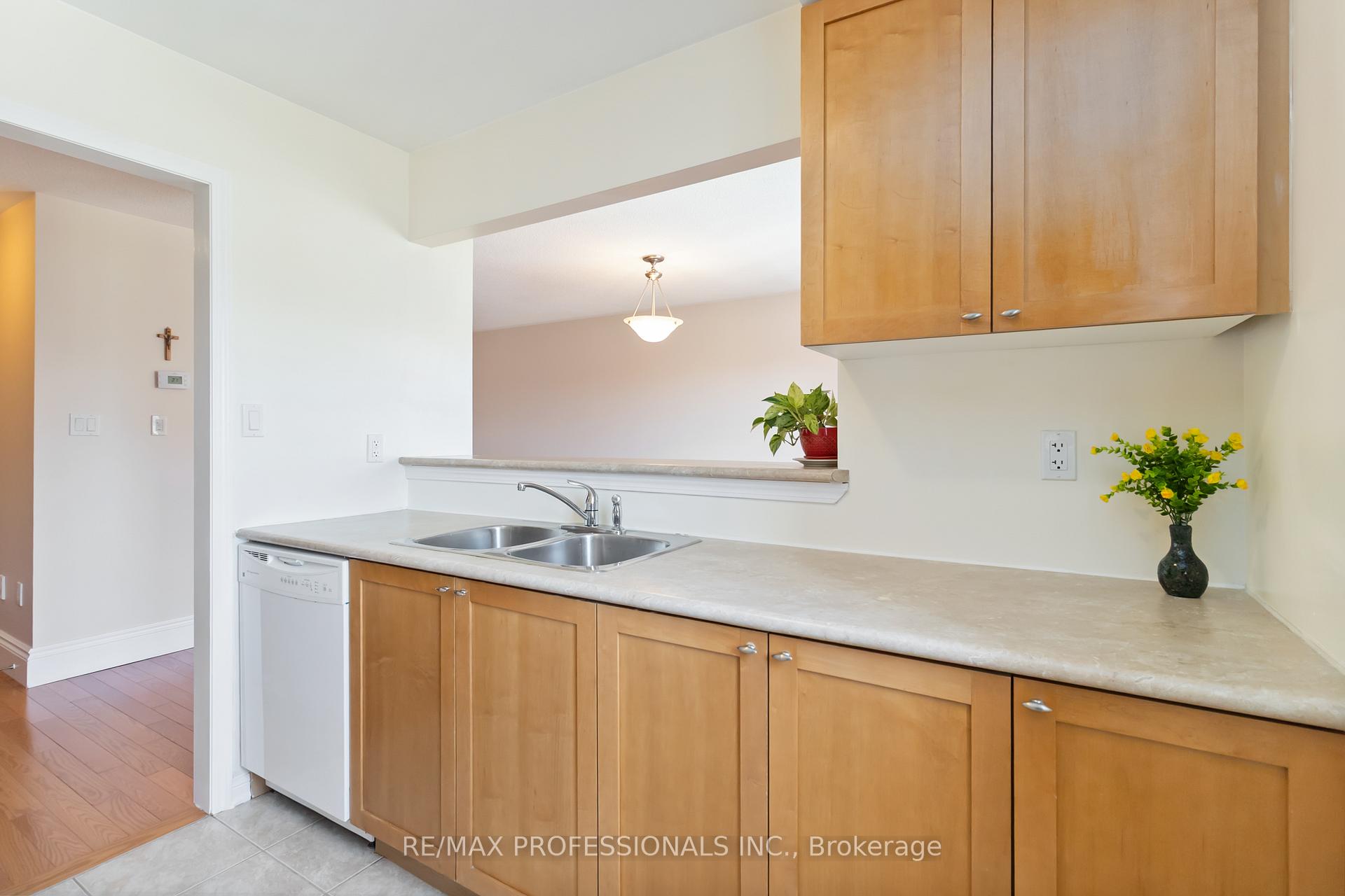 Photo 13 of 948 Sprague Place, Milton, Coates — HOMEH