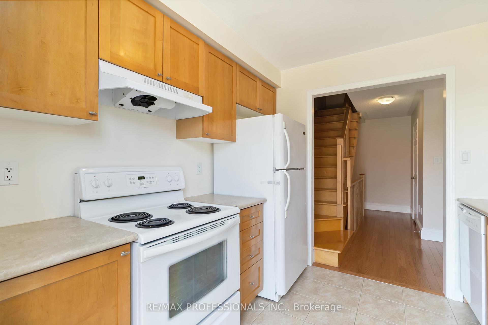 Photo 14 of 948 Sprague Place, Milton, Coates — HOMEH